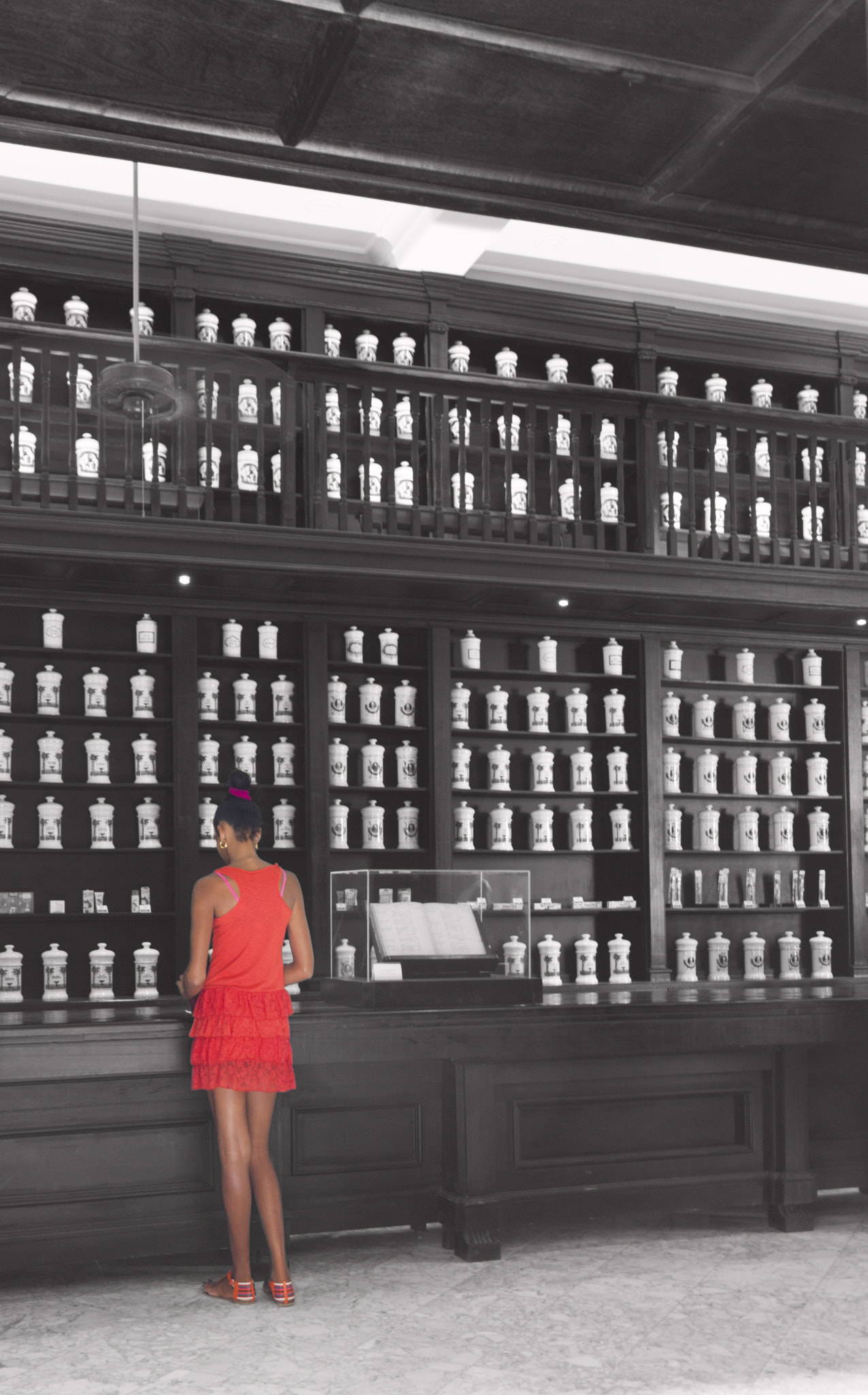 Canon EOS 50D sample photo. Farmacia en la habana photography