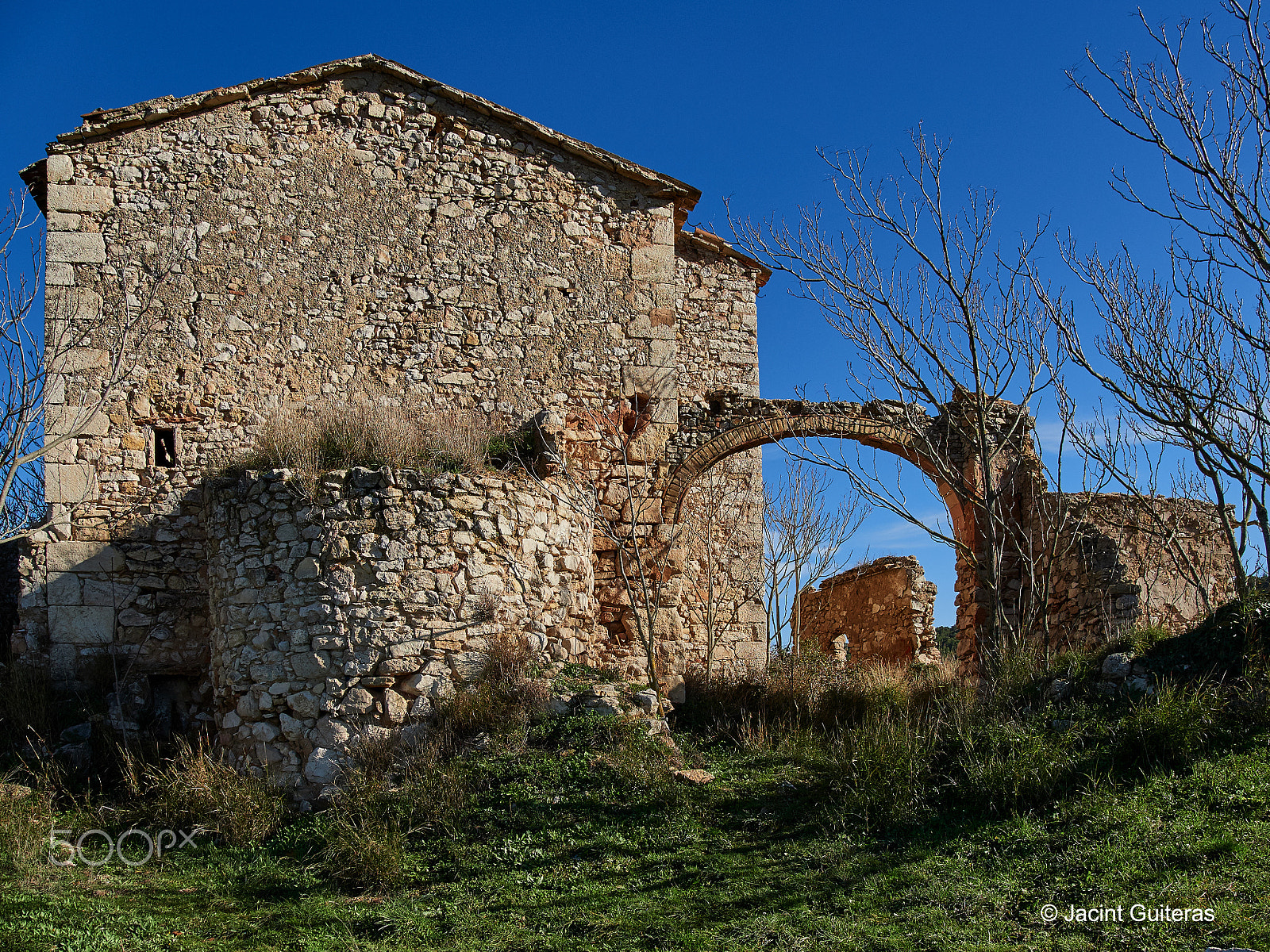 Olympus OM-D E-M5 II sample photo. Ruined house photography