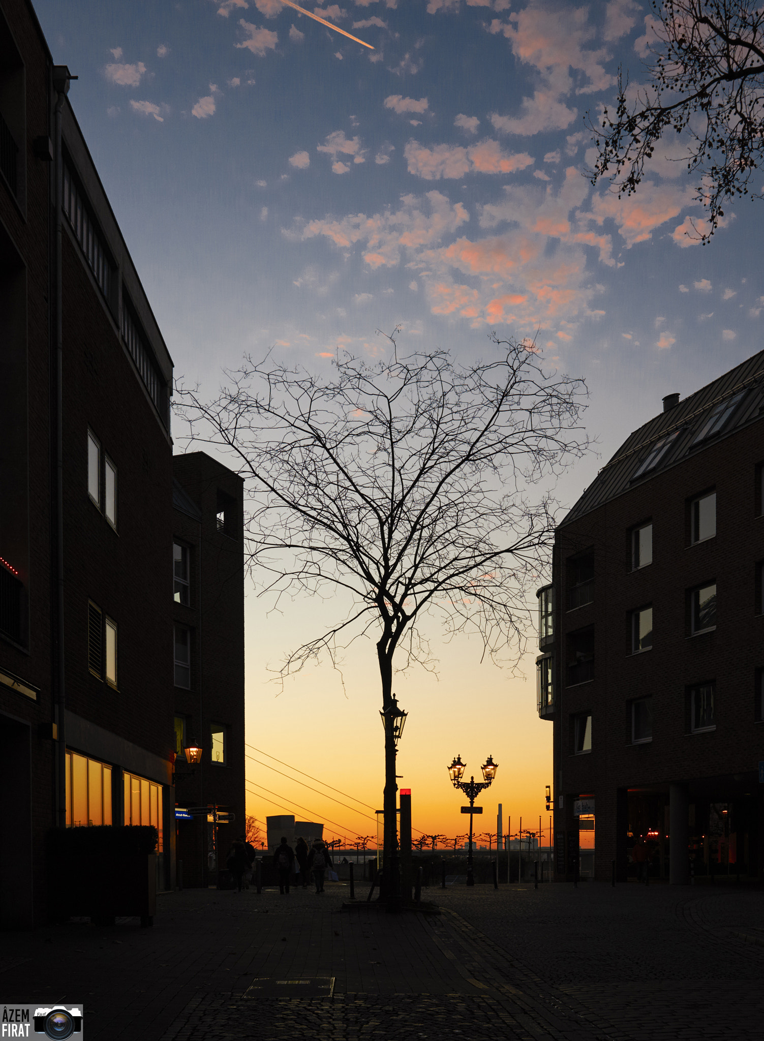 Nikon D750 + Tamron SP 24-70mm F2.8 Di VC USD sample photo. Sunset in düsseldorf city. photography