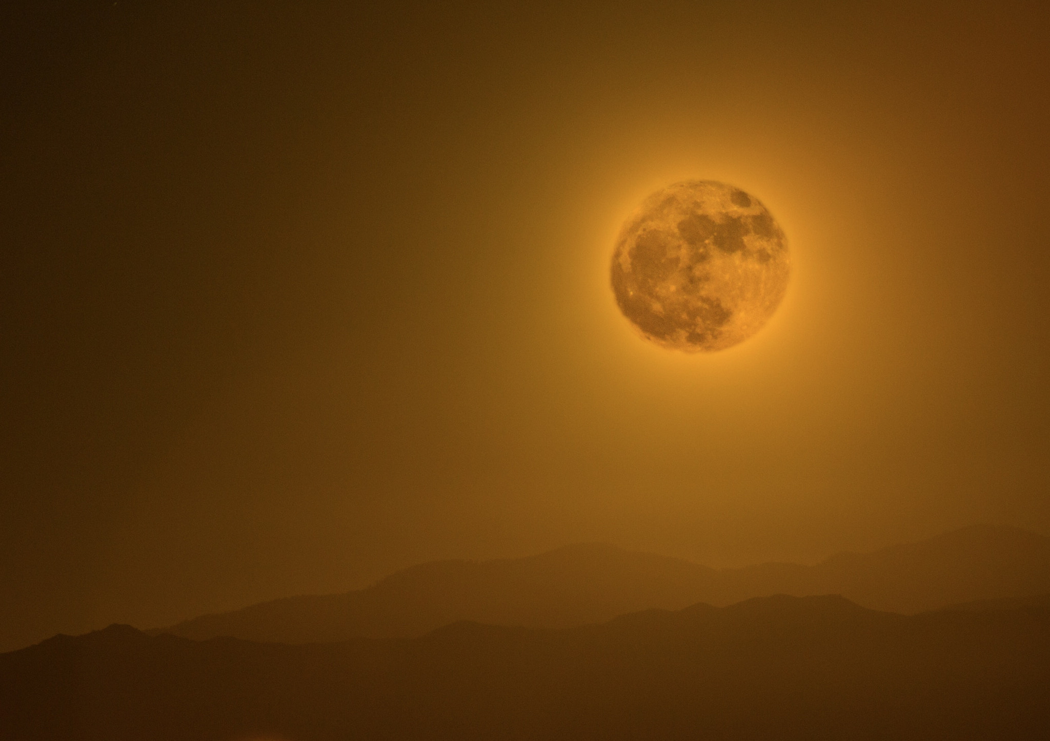 Canon EOS 600D (Rebel EOS T3i / EOS Kiss X5) + Canon EF 70-200mm F2.8L IS II USM sample photo. The super moon rising over the santa ynez mountains on 11.14.16 photography