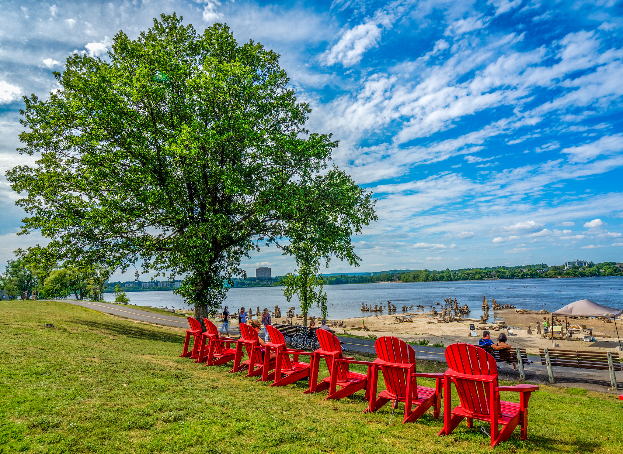 Olympus OM-D E-M5 II + Olympus M.Zuiko Digital ED 7-14mm F2.8 PRO sample photo. Ottawa river and red chairs photography