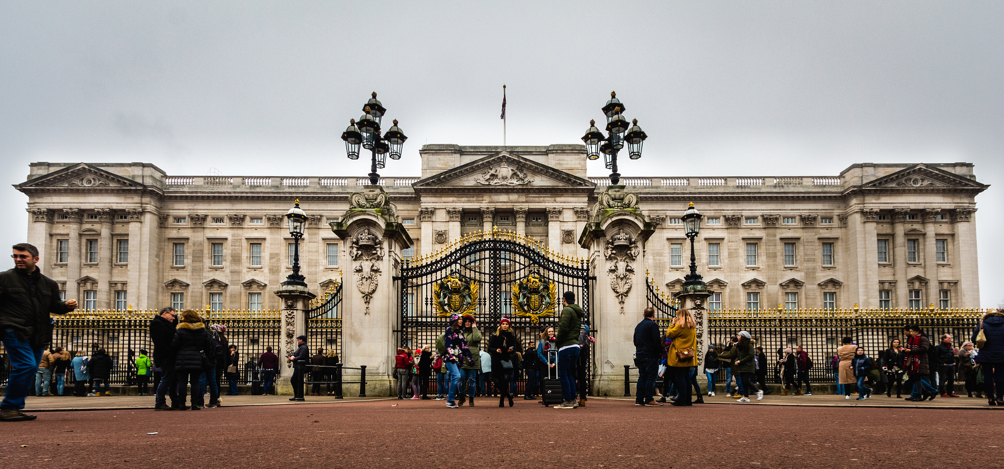 Canon EF-S 10-22mm F3.5-4.5 USM sample photo. Buckingham palace photography