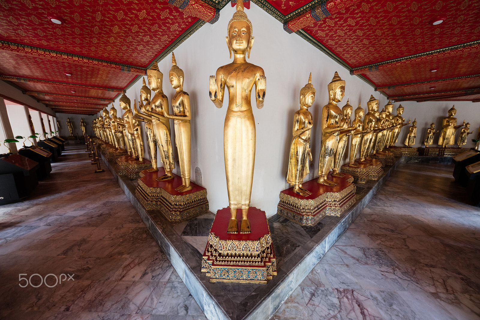 Canon EOS 5DS R + Canon EF 17-40mm F4L USM sample photo. Wat pho, bangkok photography
