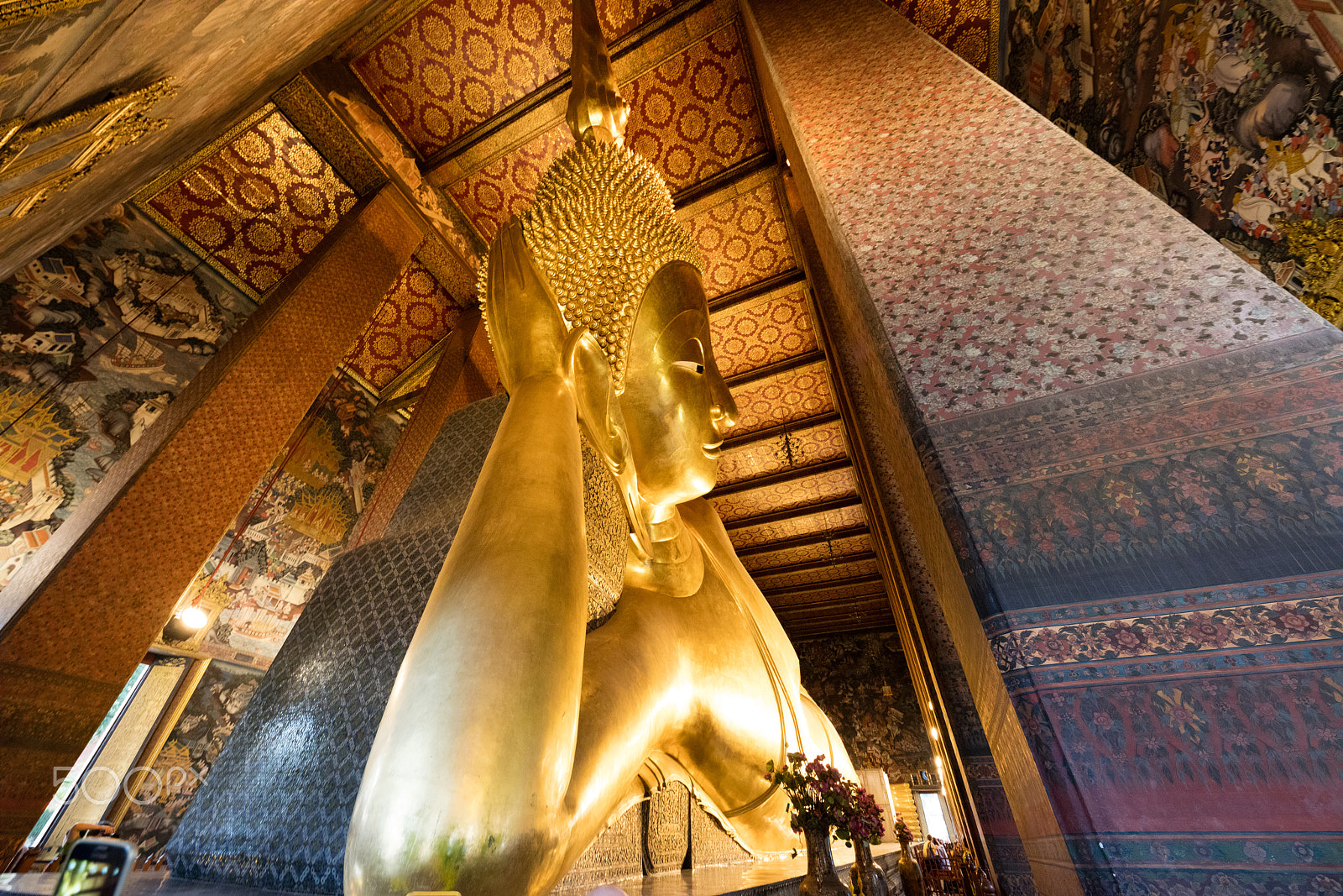 Canon EOS 5DS R + Canon EF 17-40mm F4L USM sample photo. Reclining buddha in wat pho photography