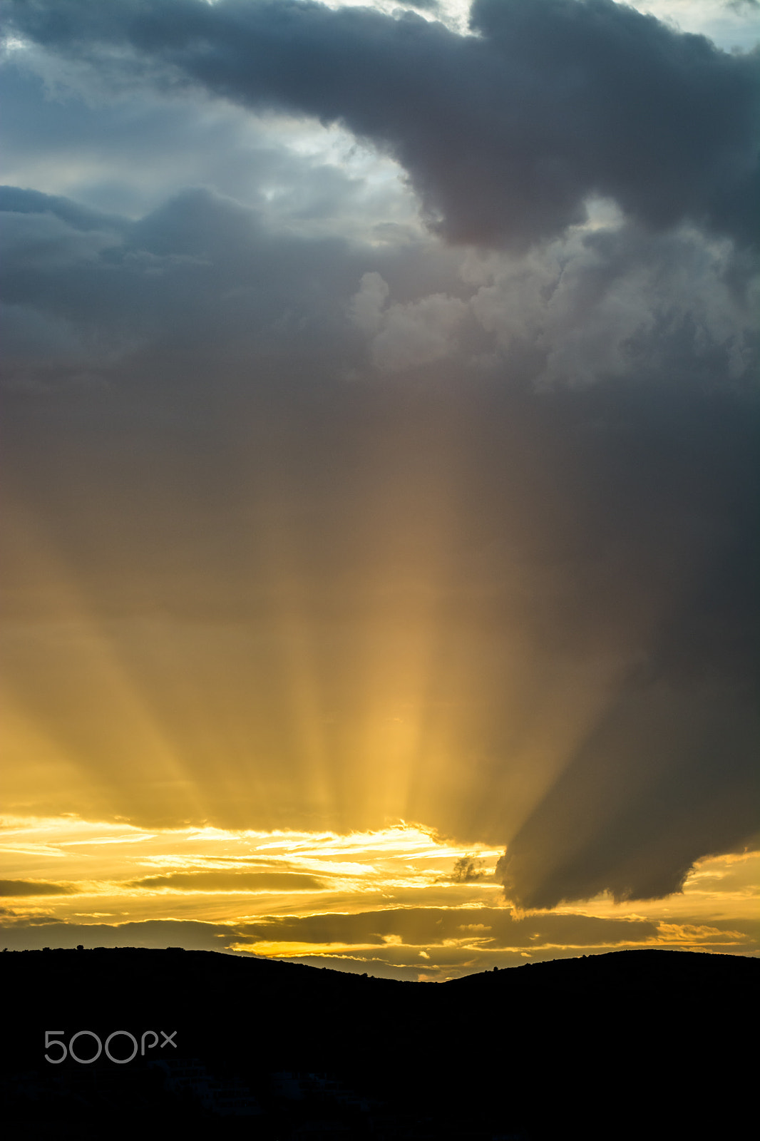 Nikon AF-S Nikkor 70-200mm F4G ED VR sample photo. Converging rays photography