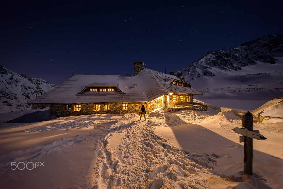 Sony a7R + Voigtlander HELIAR-HYPER WIDE 10mm F5.6 sample photo. The shelter photography