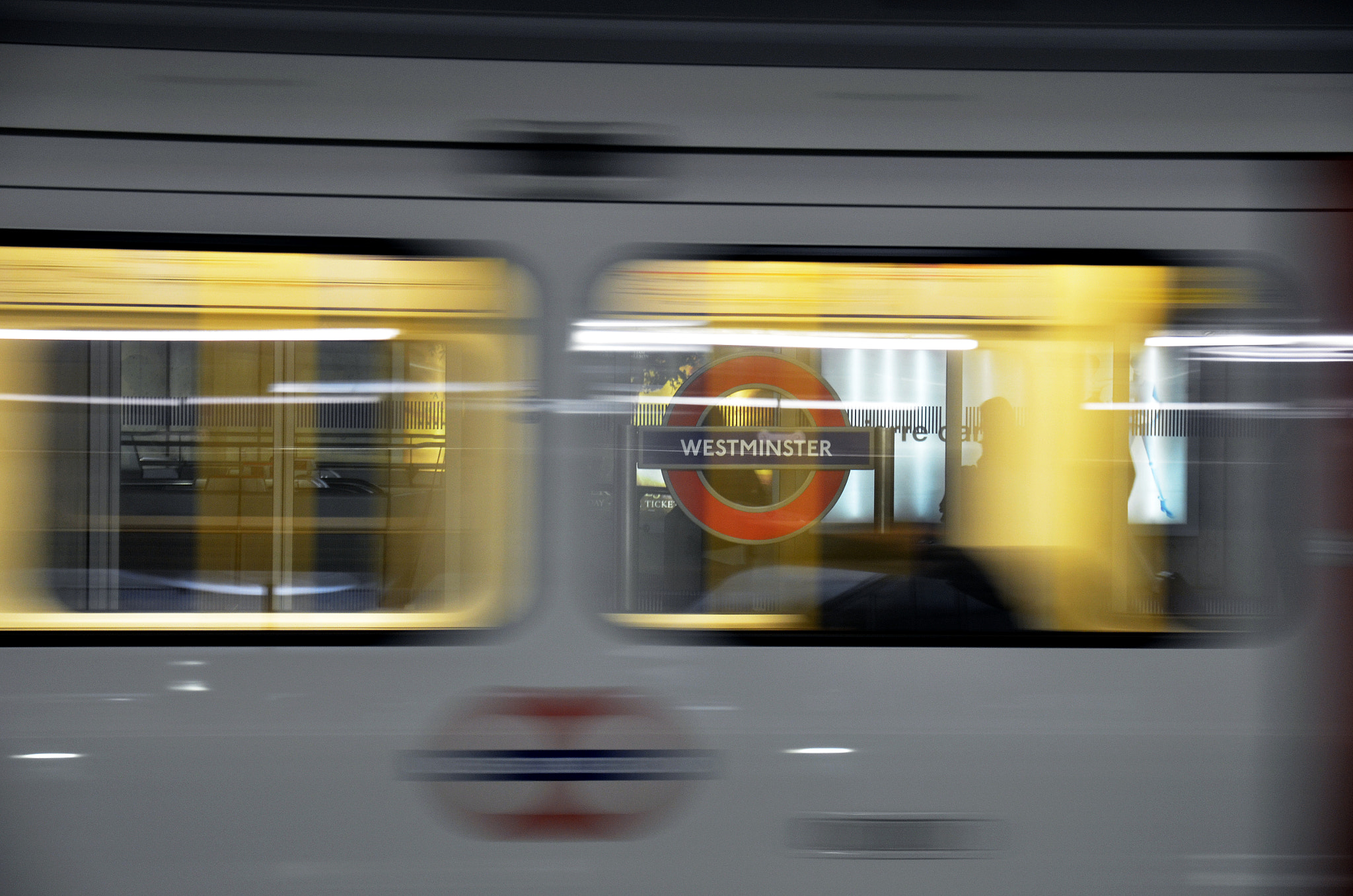 Nikon D7000 + Sigma 17-70mm F2.8-4 DC Macro OS HSM | C sample photo. Westminster - the tube photography