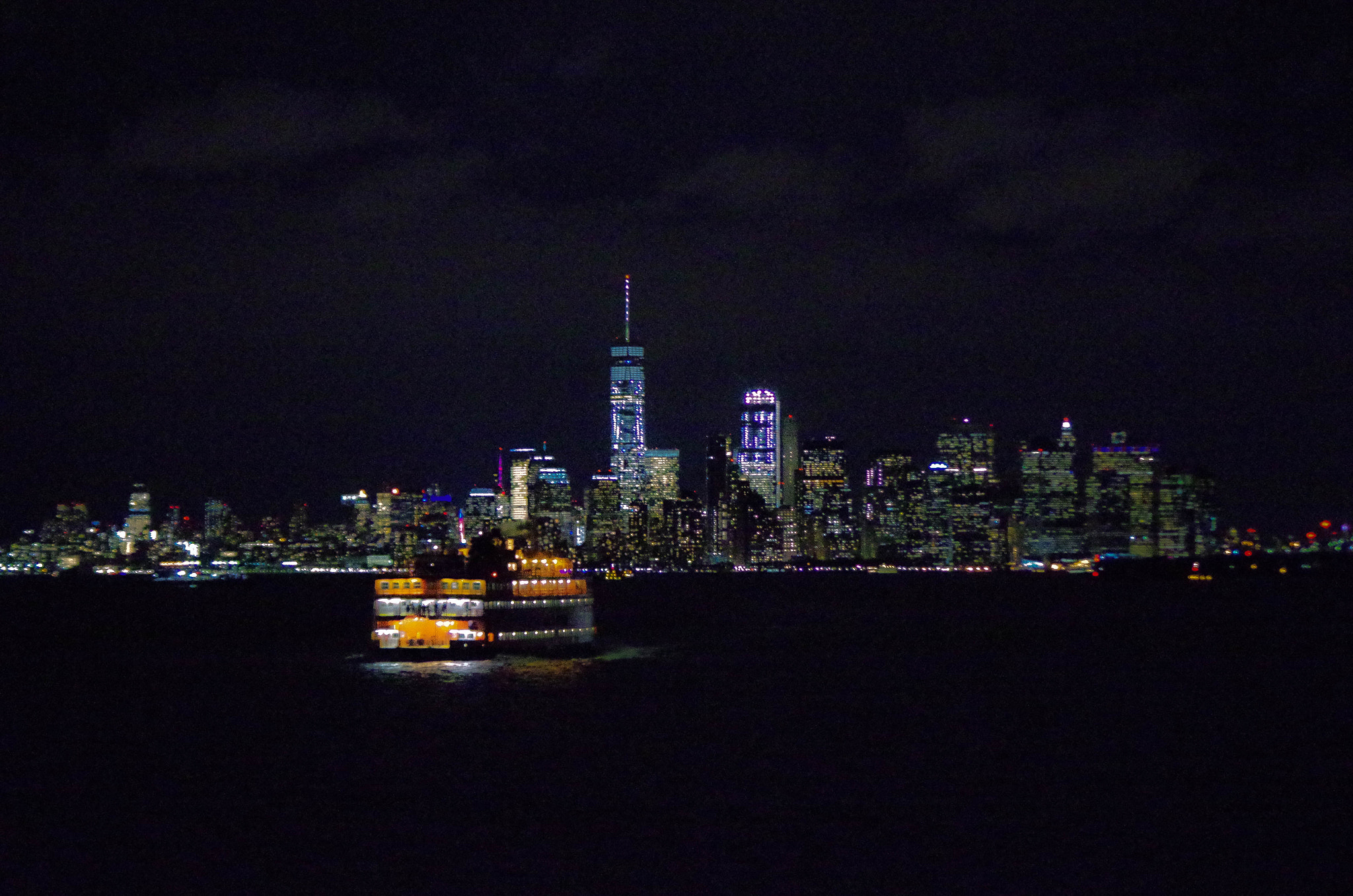 Pentax K-50 + smc Pentax-DA L 50-200mm F4-5.6 ED WR sample photo. New york at night photography