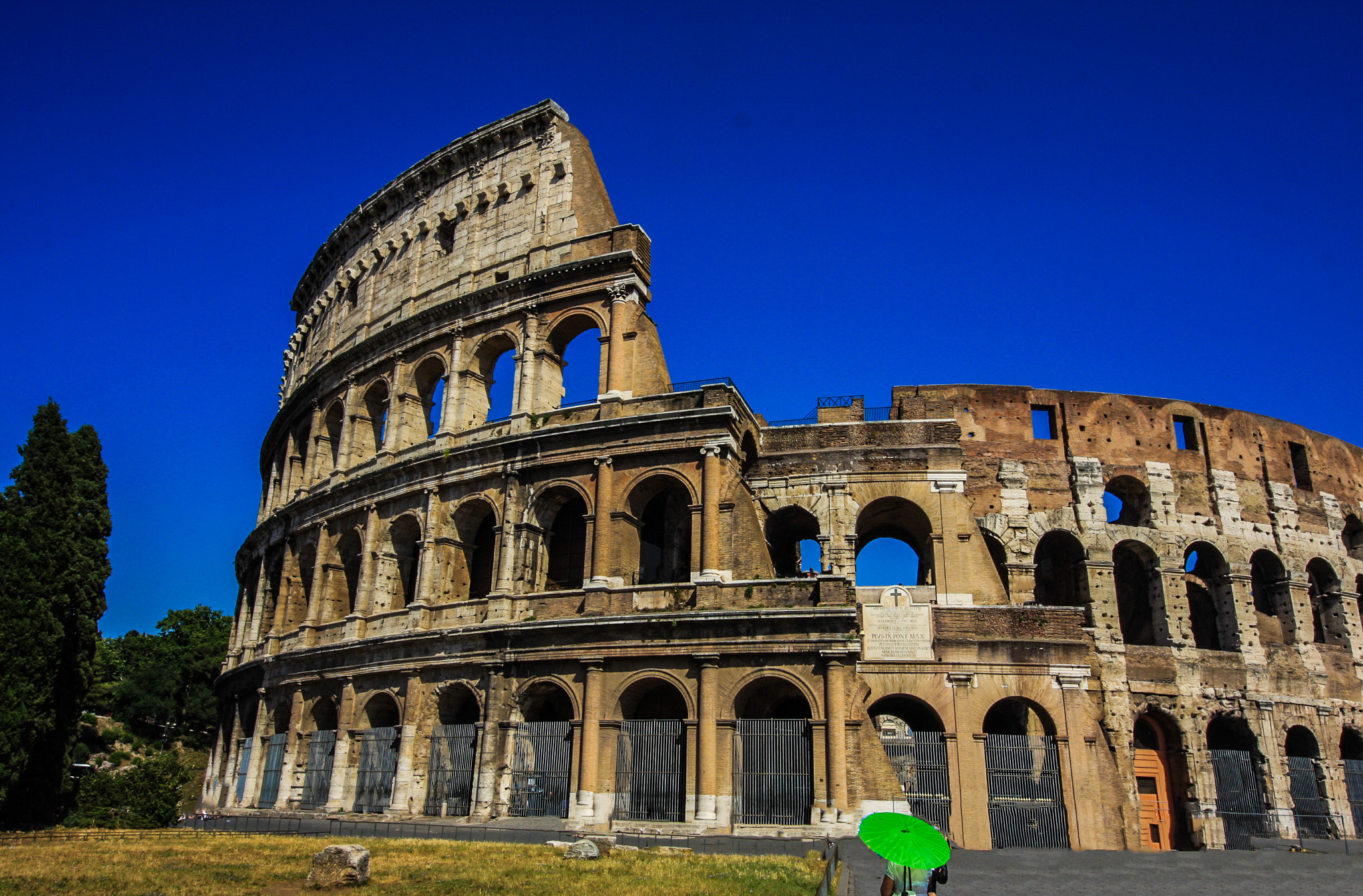 Canon EOS 40D + Sigma 8-16mm F4.5-5.6 DC HSM sample photo. Coliseum in rome, italy photography