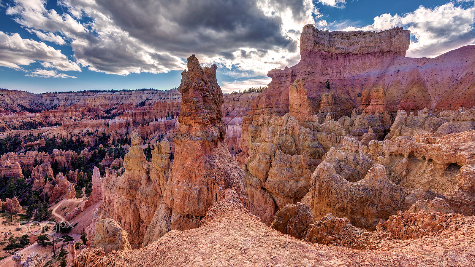 Canon EOS 5DS R + Canon EF 16-35mm F4L IS USM sample photo. Rainbow hoodoo city photography