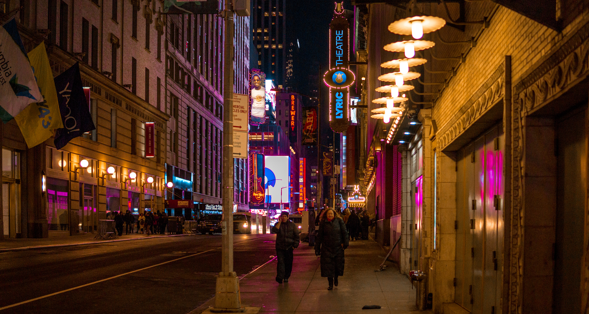 Sony a6000 + Sigma 30mm F1.4 DC DN | C sample photo. Nyc at night photography