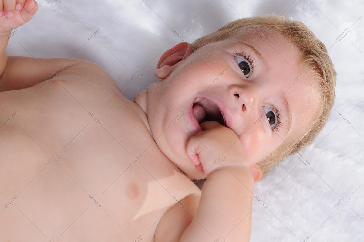 Tamron SP 24-70mm F2.8 Di VC USD sample photo. Growing out baby teeth biting the hand photography