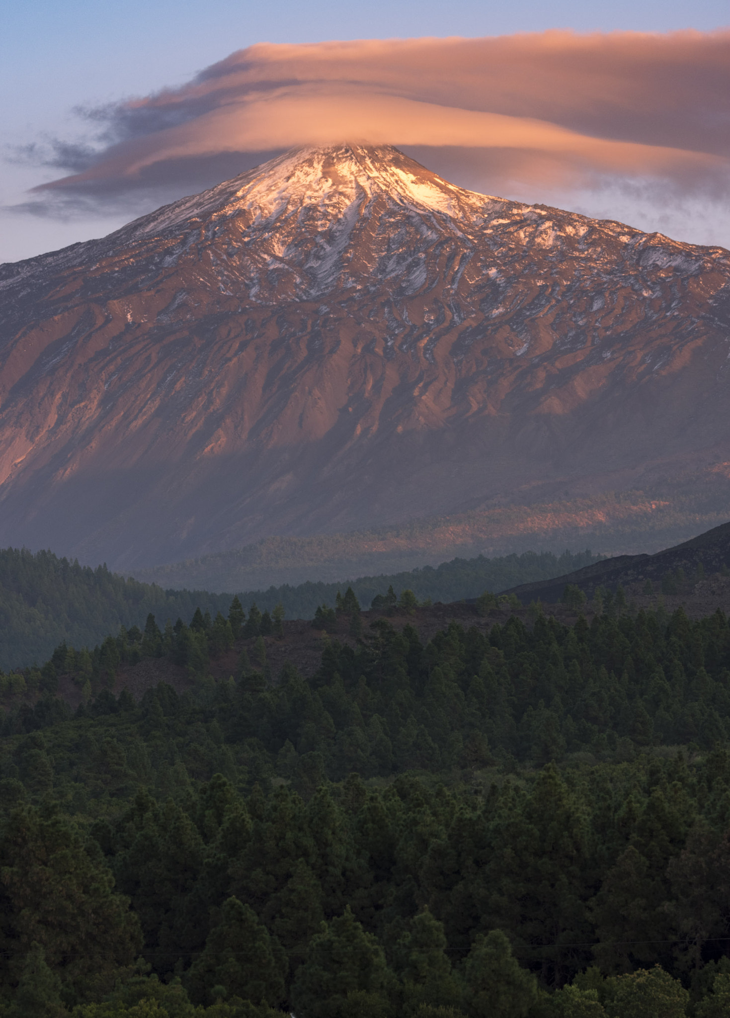 Nikon D7200 + Sigma 70-300mm F4-5.6 DG OS sample photo. Lenticular sobre el coloso photography