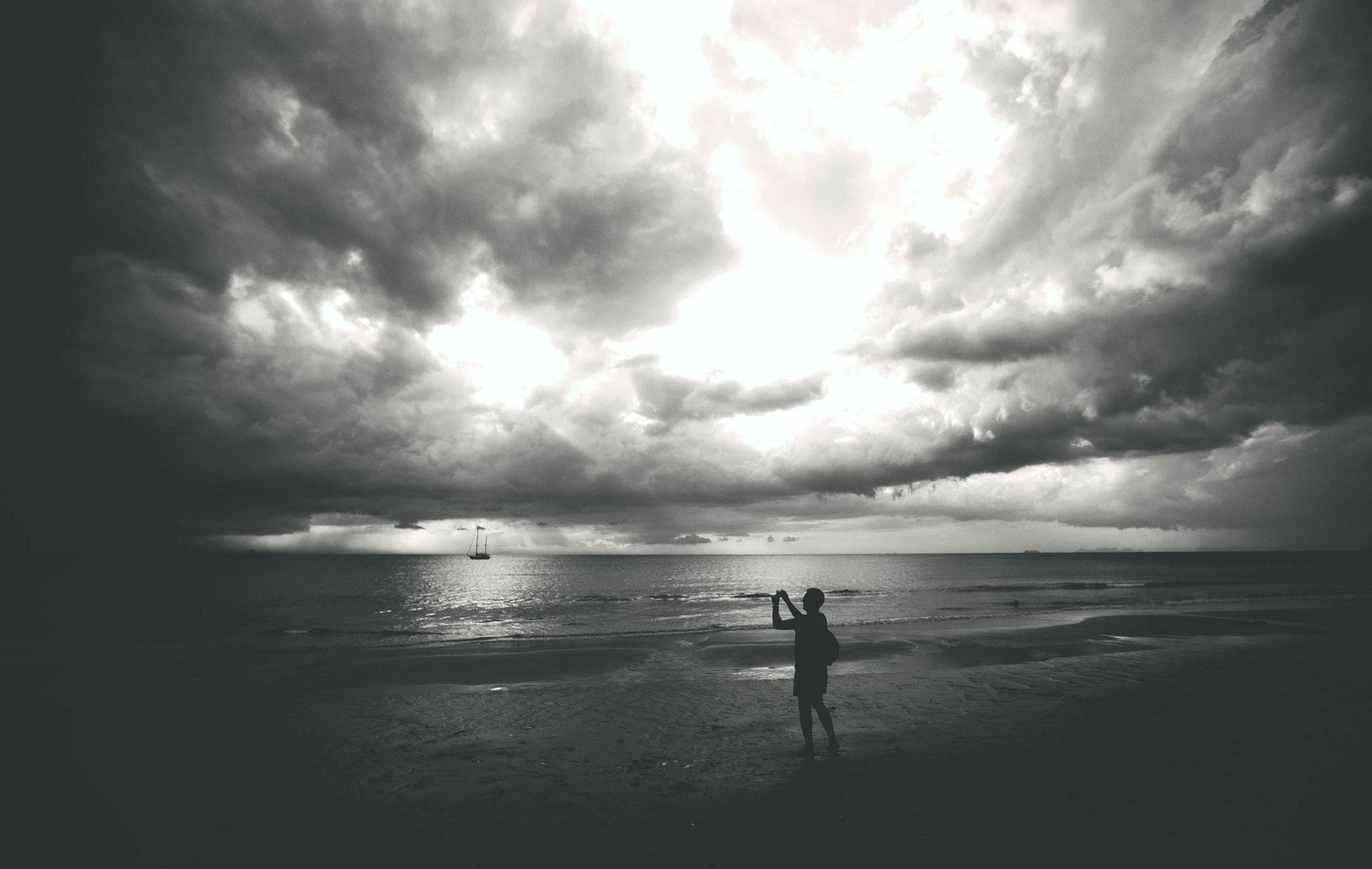 Canon EOS-1Ds Mark III sample photo. Photographer on the beach photography