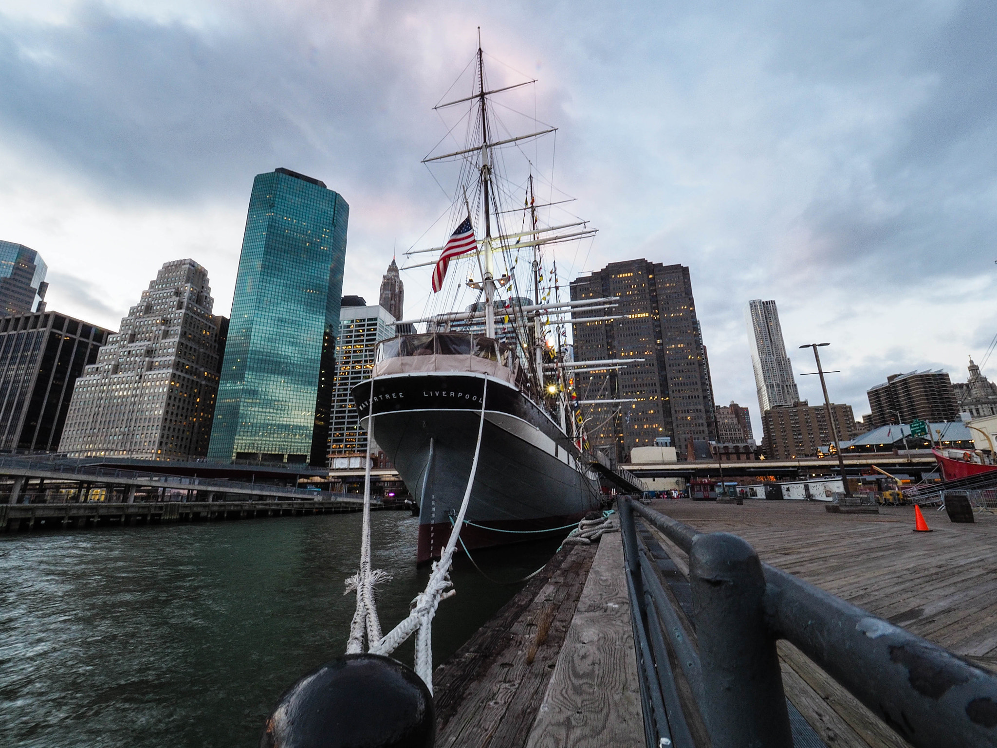 Olympus OM-D E-M5 II + Olympus M.Zuiko Digital ED 7-14mm F2.8 PRO sample photo. South street seaport photography