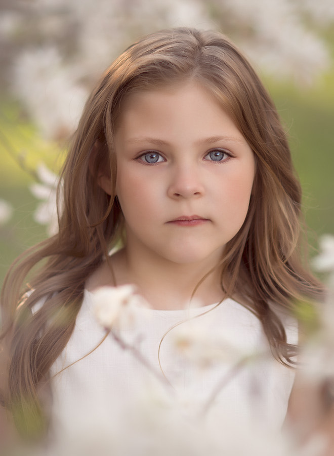 Nikon AF Nikkor 105mm F2D DC sample photo. Flower girl photography