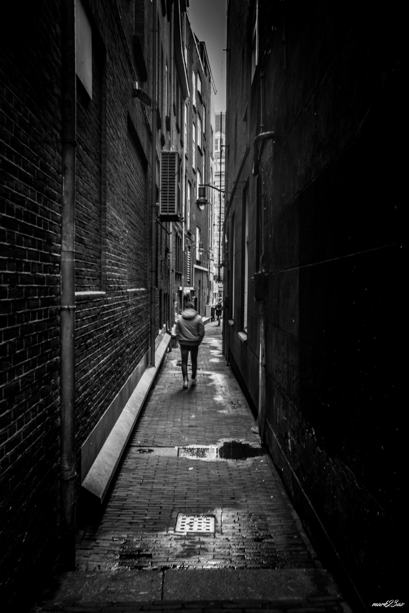 Nikon D3300 + Sigma 10-20mm F3.5 EX DC HSM sample photo. Man bw street photography