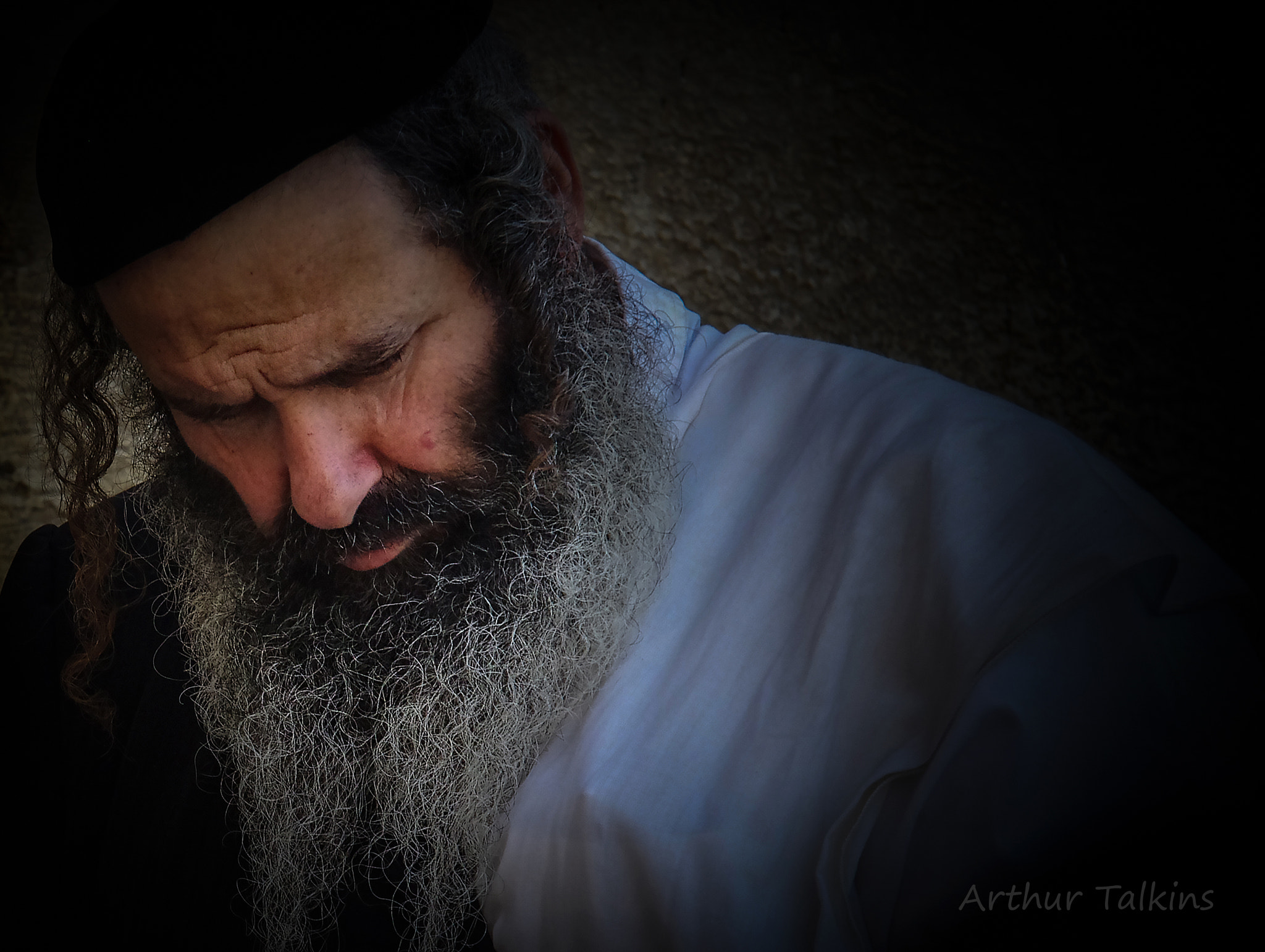 Sigma 70-200mm F2.8 EX DG Macro HSM II sample photo. A somber moment...preoccupied... photography