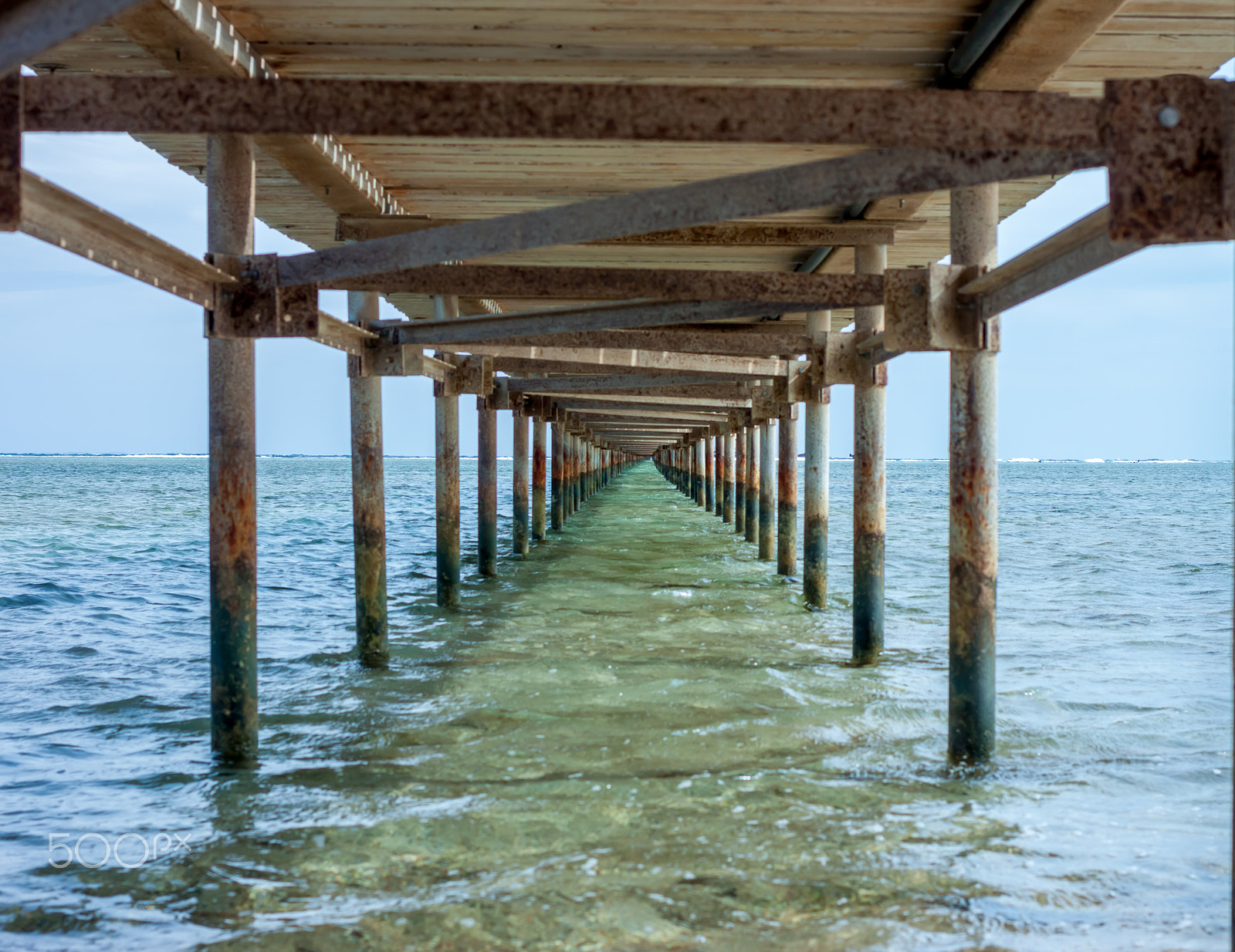 Canon EOS 500D (EOS Rebel T1i / EOS Kiss X3) sample photo. Under old rusty pier photography