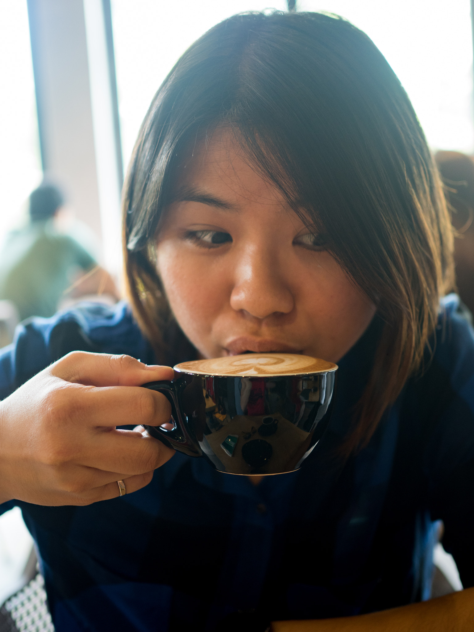 Olympus OM-D E-M5 II + Olympus M.Zuiko Digital 25mm F1.8 sample photo. Sipping a cuppa photography