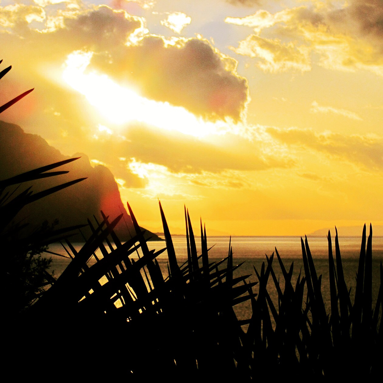 Canon PowerShot SD1400 IS (IXUS 130 / IXY 400F) sample photo. Sunset in sicily photography