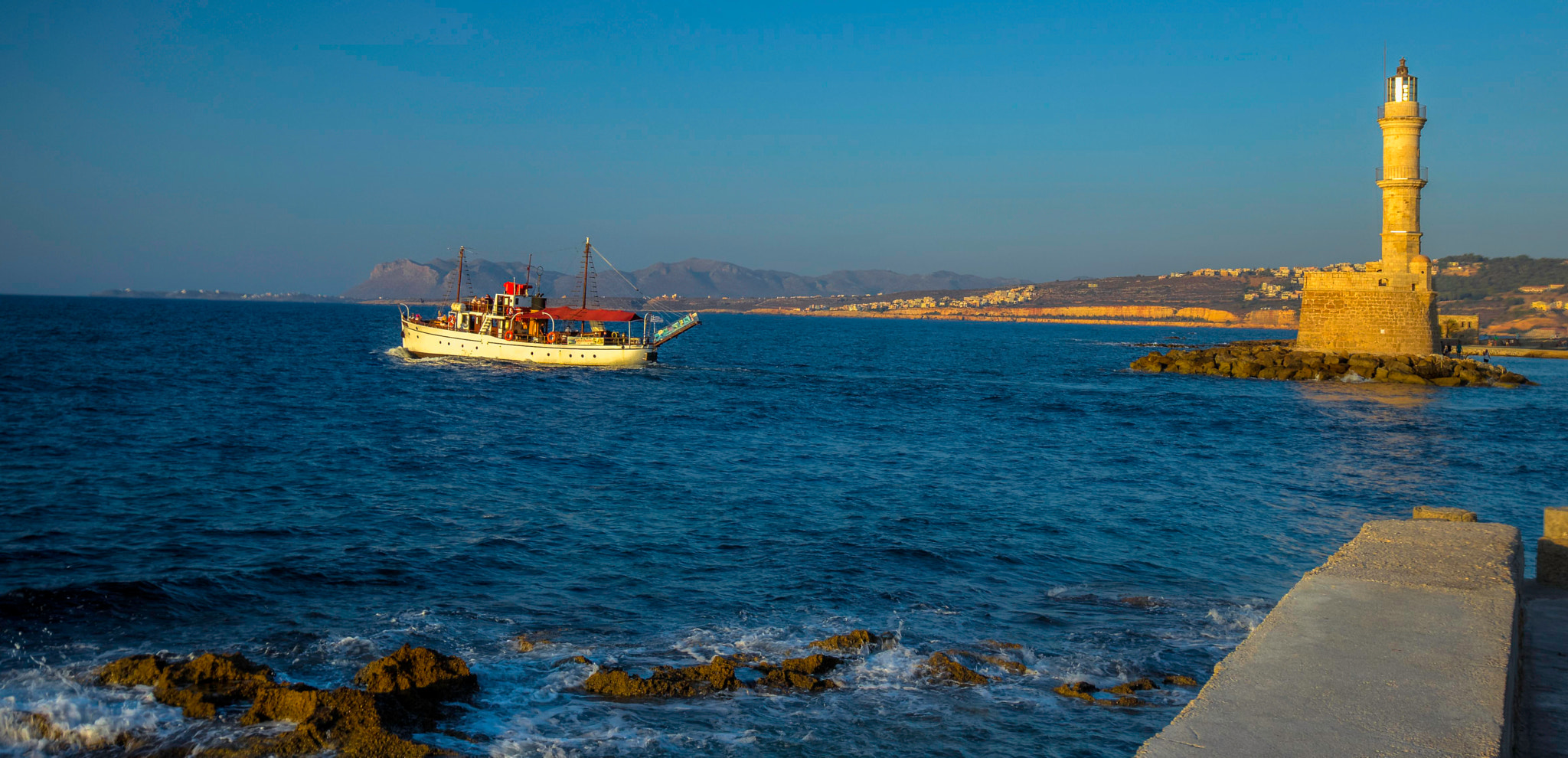 Canon EF-S 10-22mm F3.5-4.5 USM sample photo. Greece, crete harbor photography