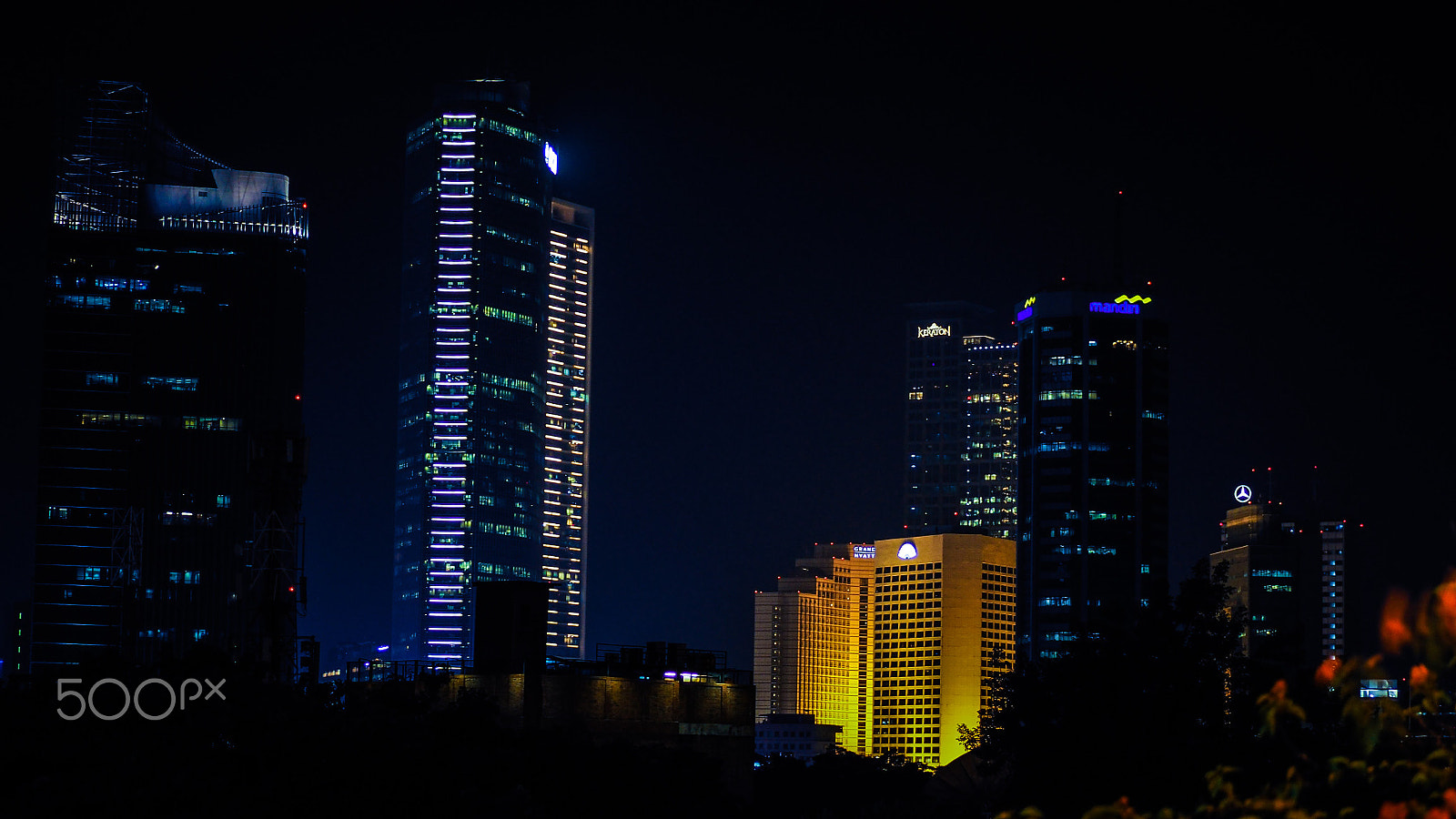 Olympus PEN E-PL7 sample photo. The light that brighten the city life photography