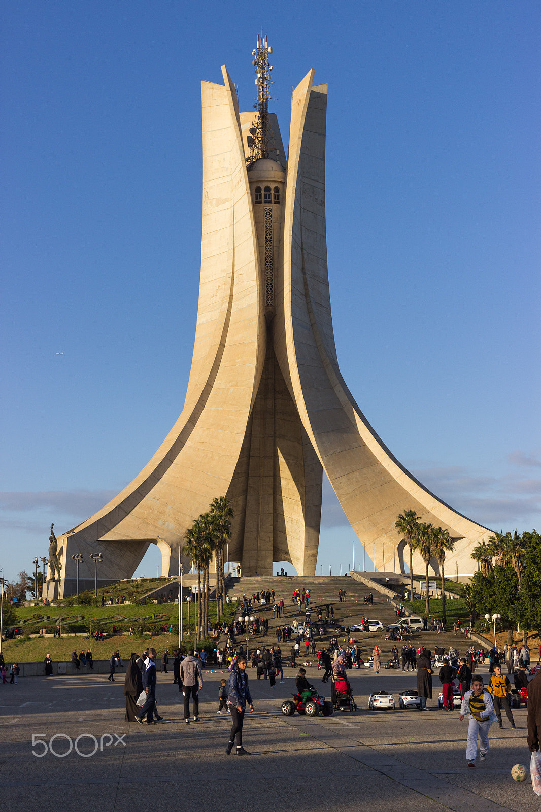 Canon EF 16-35mm F4L IS USM sample photo. Algiers photography