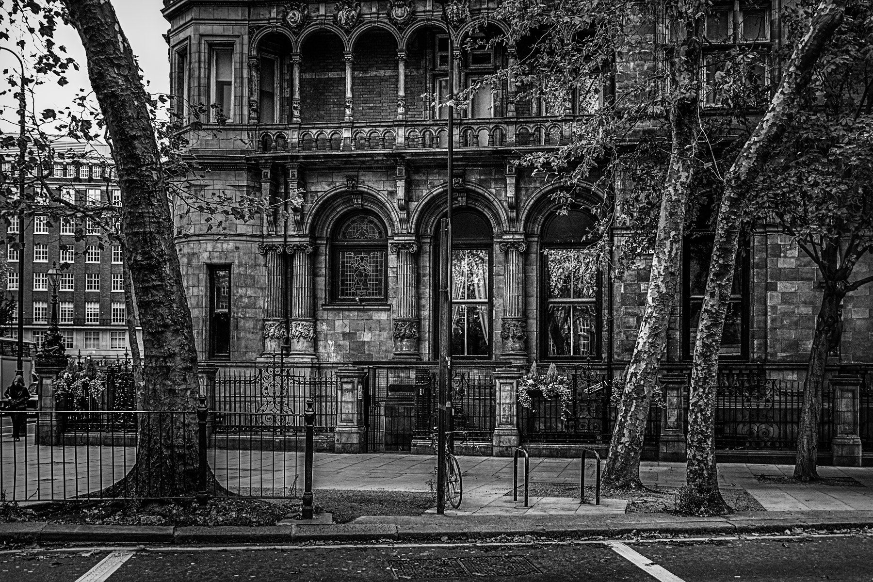 Sigma 18-200mm f/3.5-6.3 DC OS sample photo. Guilford st, london photography