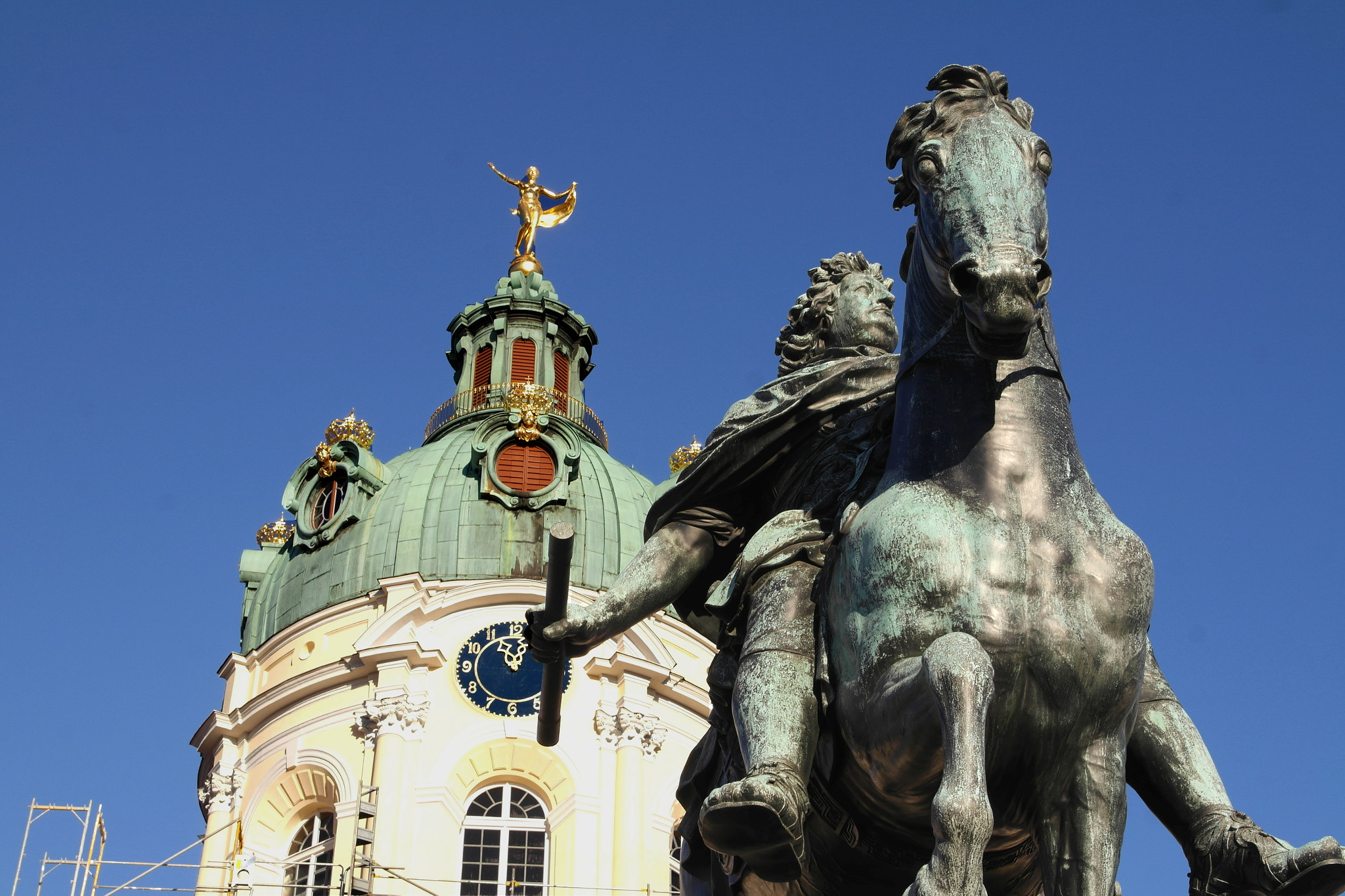 Samsung NX200 sample photo. Friedrich wilhelm i's statue in front of schloss charlottenburg photography