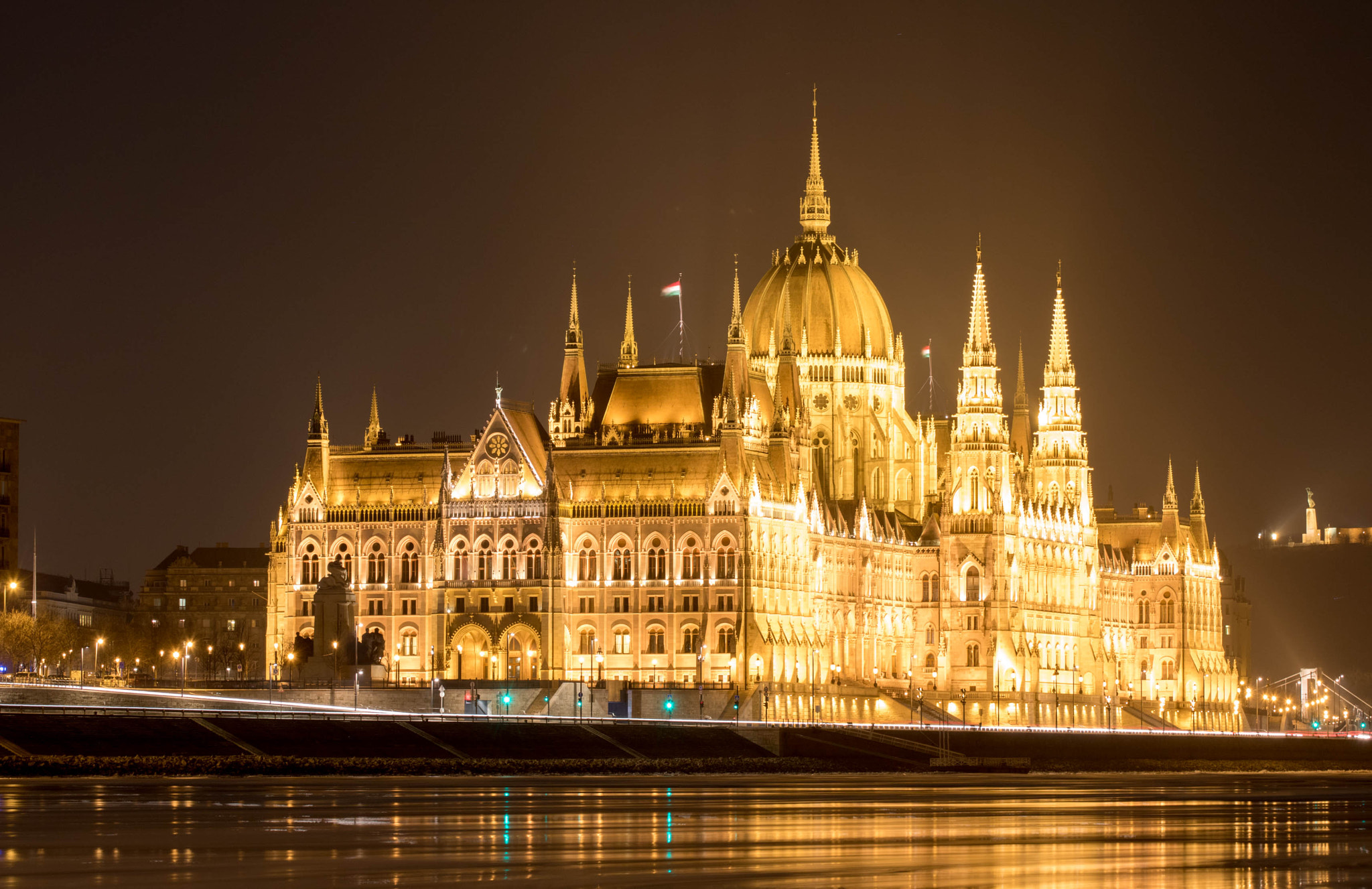 Canon EOS 750D (EOS Rebel T6i / EOS Kiss X8i) sample photo. The nicest parliament photography