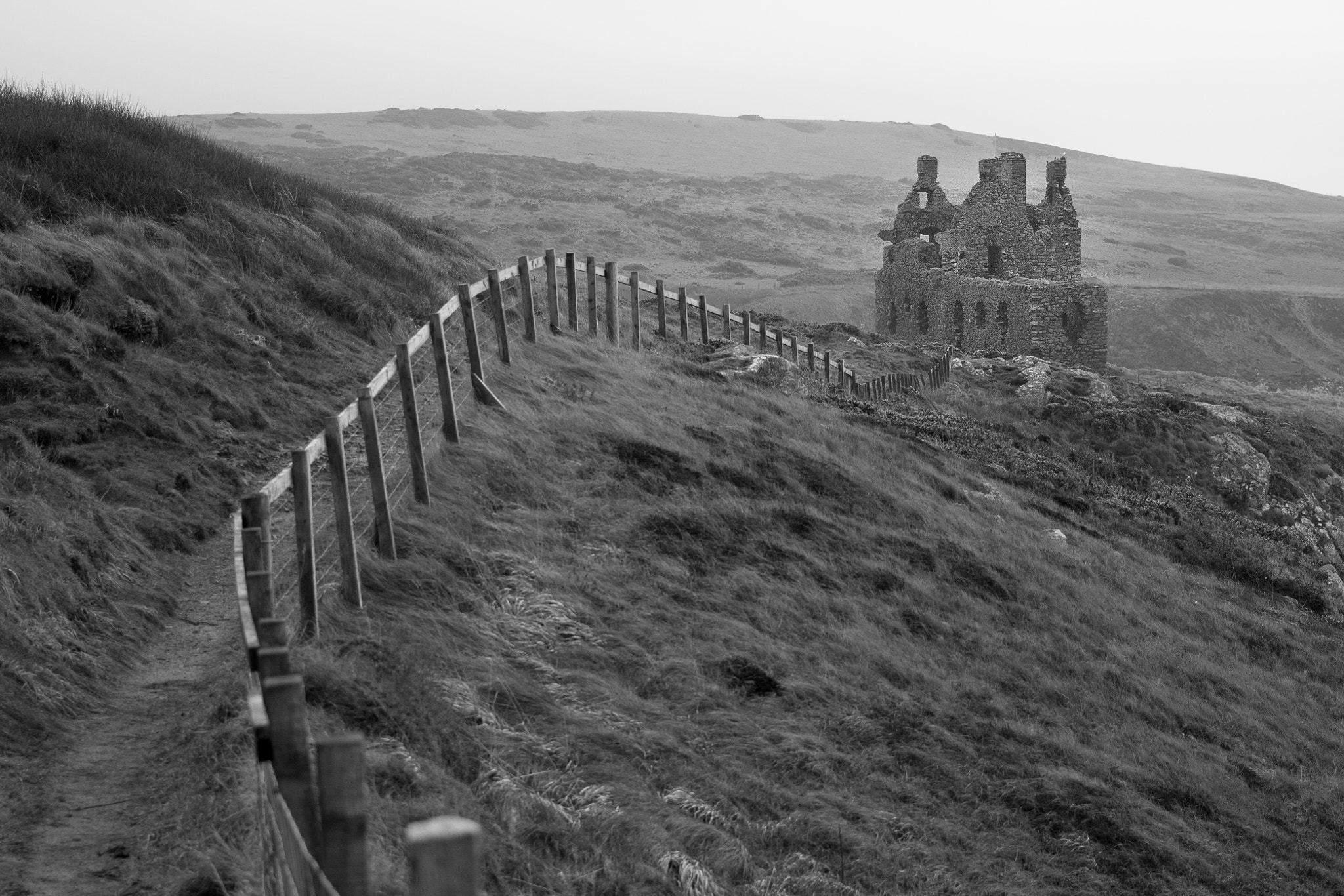 Canon EOS 650D (EOS Rebel T4i / EOS Kiss X6i) + Canon EF 40mm F2.8 STM sample photo. Dunskey castle photography