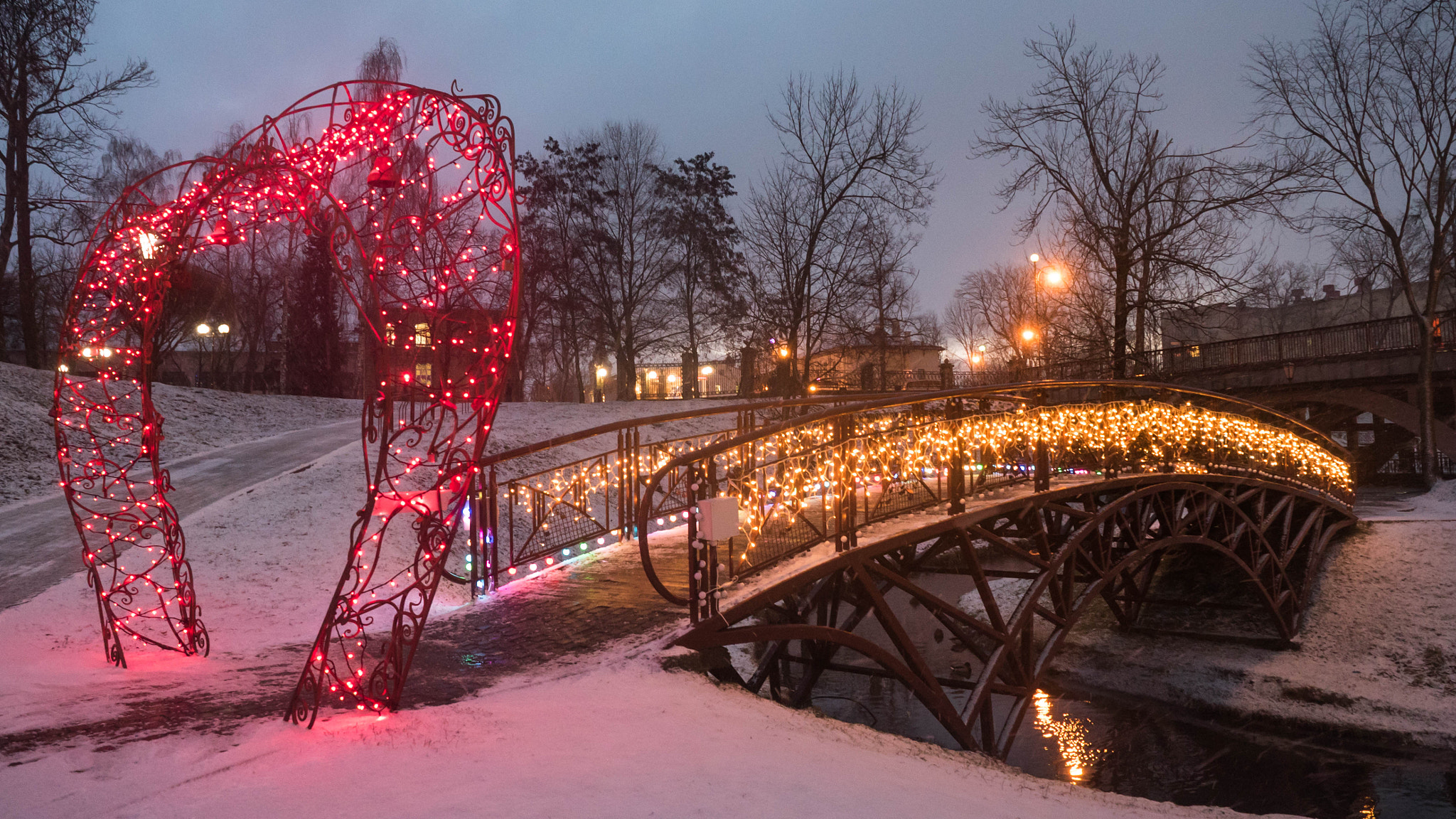 Panasonic Lumix DMC-GH4 + Olympus M.Zuiko Digital ED 12-40mm F2.8 Pro sample photo. Bridge with a heart :) photography