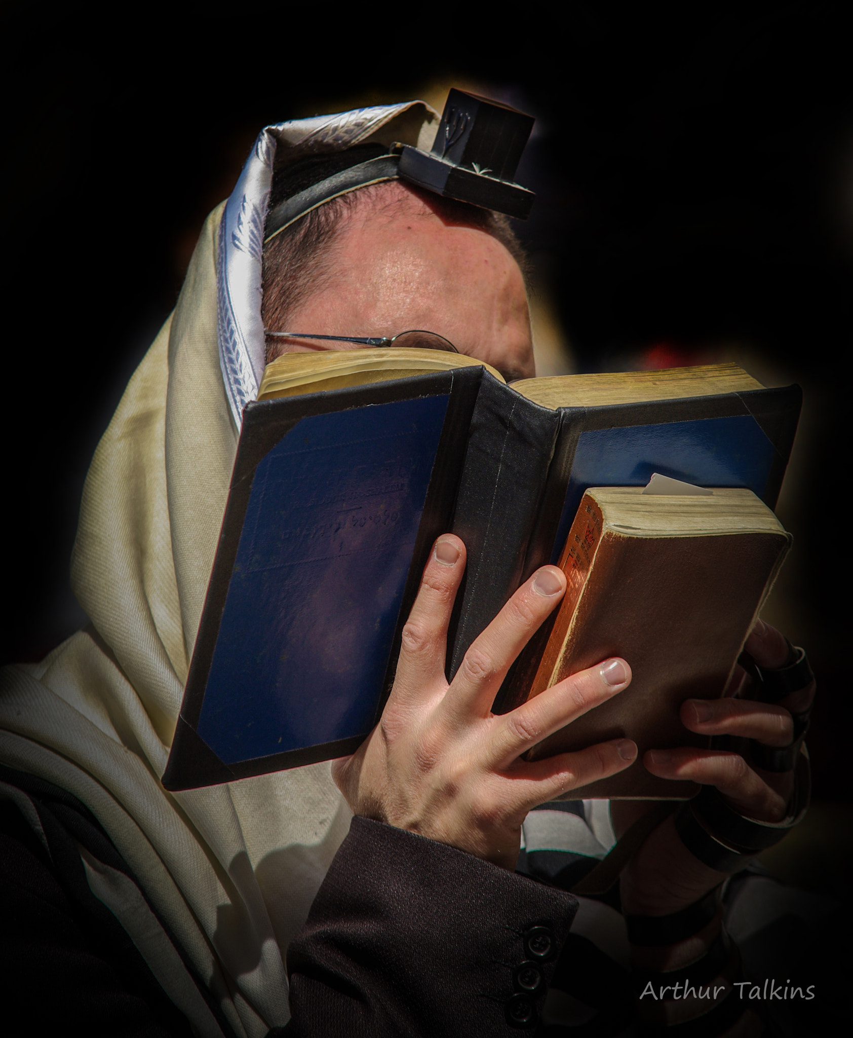 Sigma 70-200mm F2.8 EX DG Macro HSM II sample photo. A devout follower...holy is the man... photography