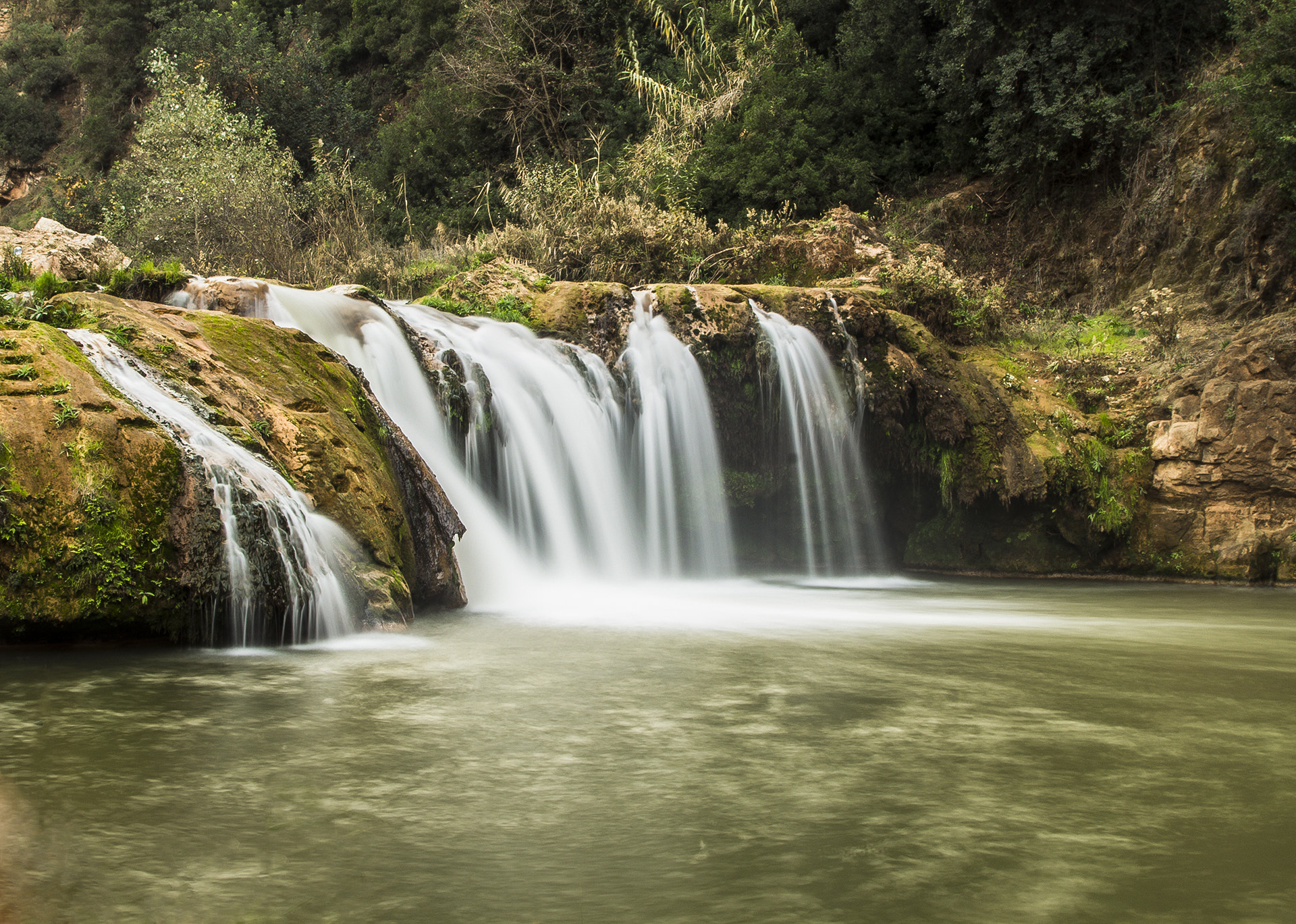 Canon EOS 600D (Rebel EOS T3i / EOS Kiss X5) + Canon EF 17-35mm f/2.8L sample photo. Waterfall in morocco photography
