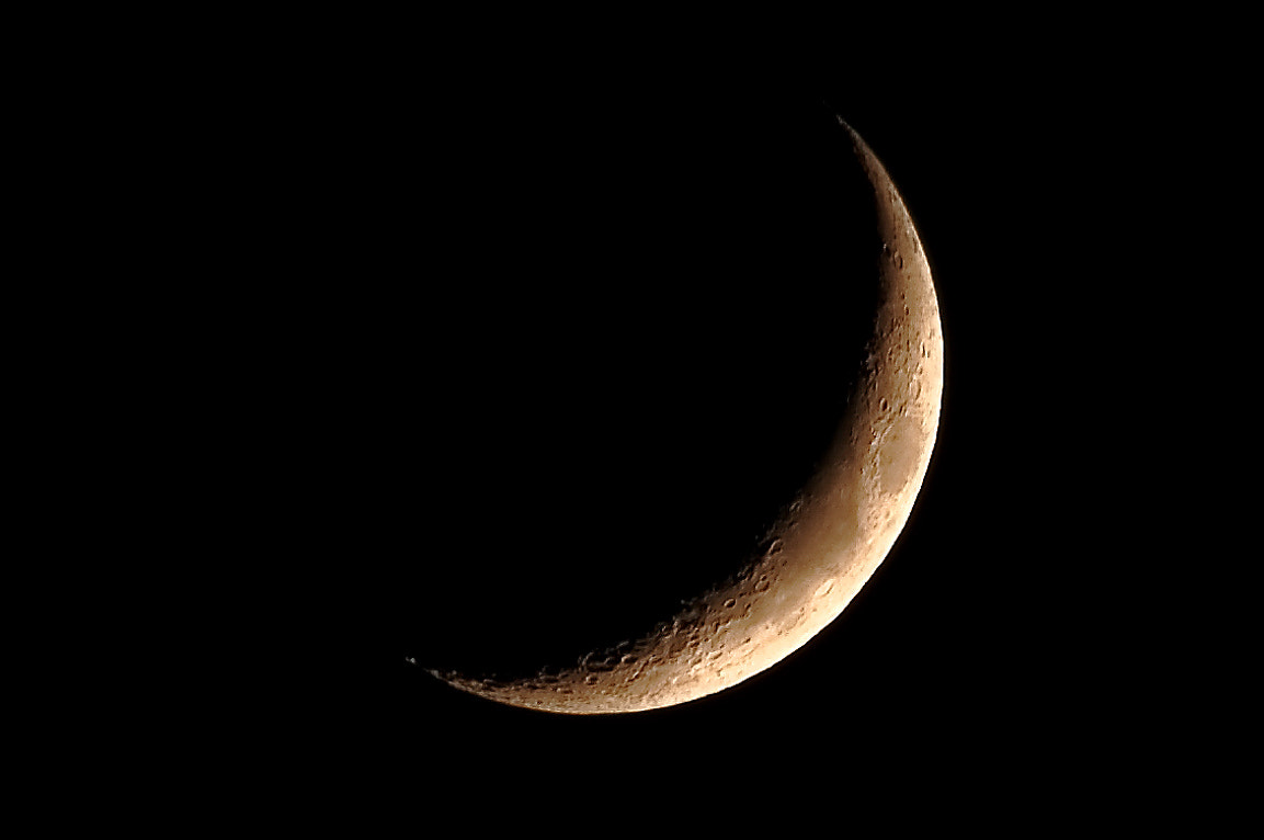 Pentax K-3 sample photo. First crescent moon photography
