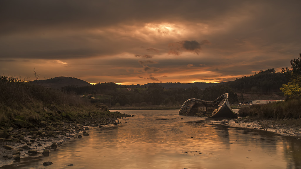 Nikon AF-S Nikkor 17-35mm F2.8D ED-IF sample photo. El barco photography