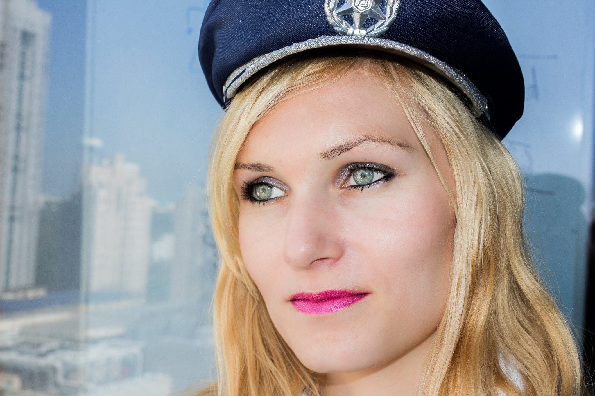 Canon EOS 700D (EOS Rebel T5i / EOS Kiss X7i) + Sigma 35mm F1.4 DG HSM Art sample photo. Green eyes photography