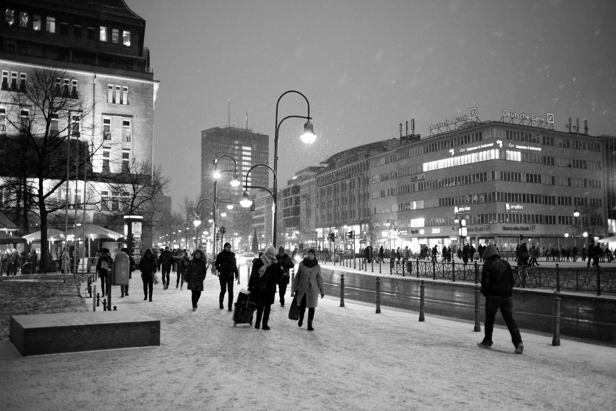 Summicron-M 1:2/35 ASPH. sample photo. Kadewe berlin in winter photography