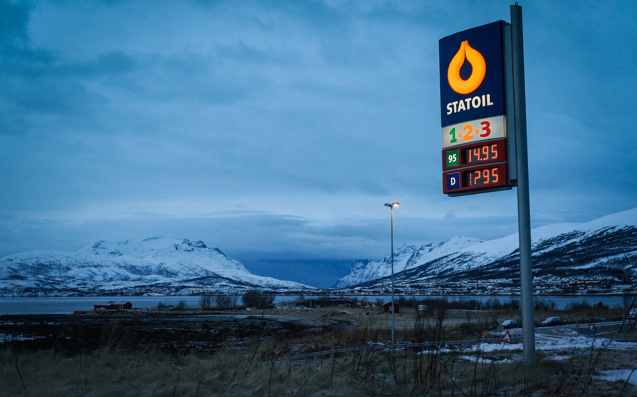 Sony Alpha NEX-5R + Sony E 18-55mm F3.5-5.6 OSS sample photo. Tromso photography