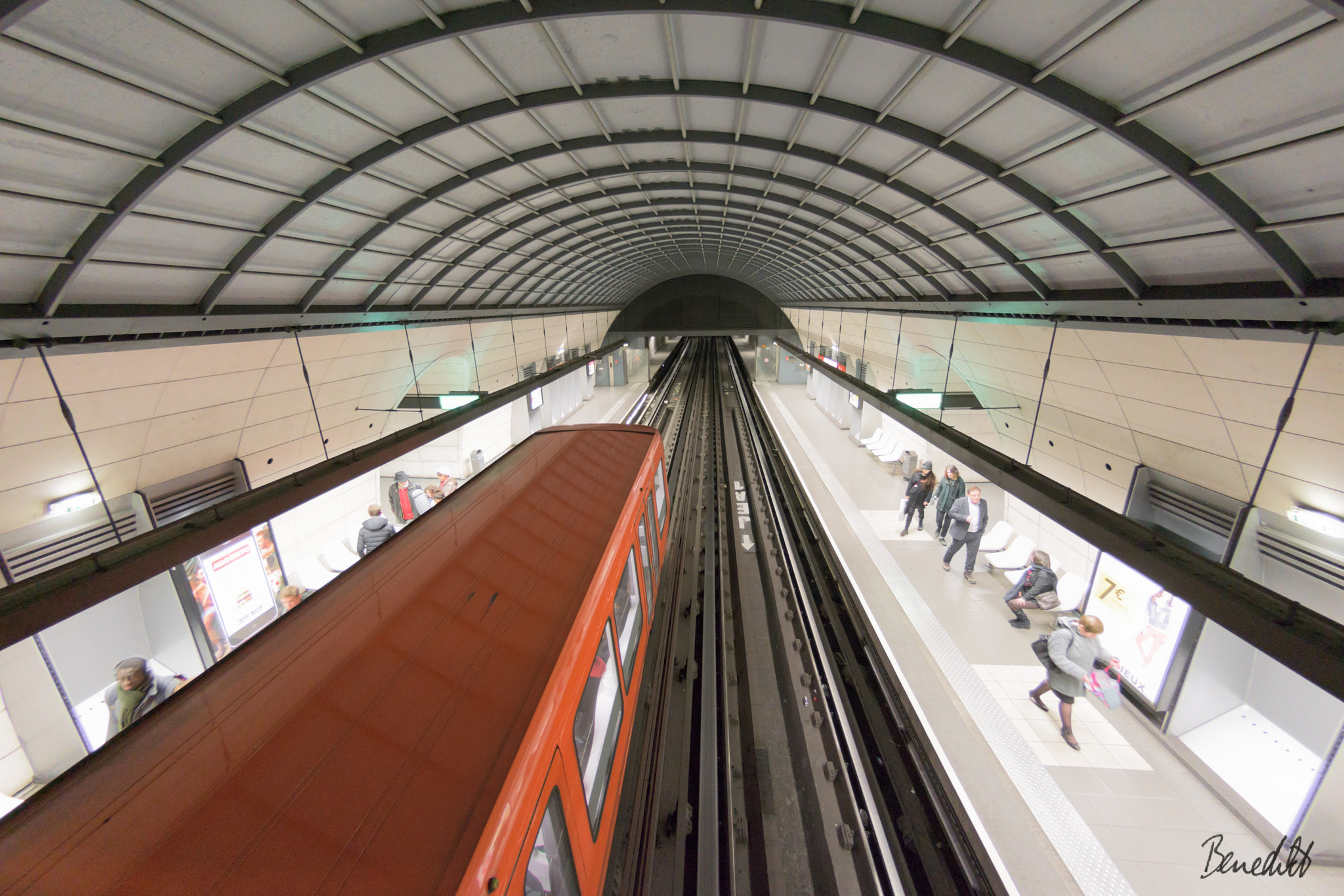 Nikon AF DX Fisheye-Nikkor 10.5mm F2.8G ED sample photo. City rush photography