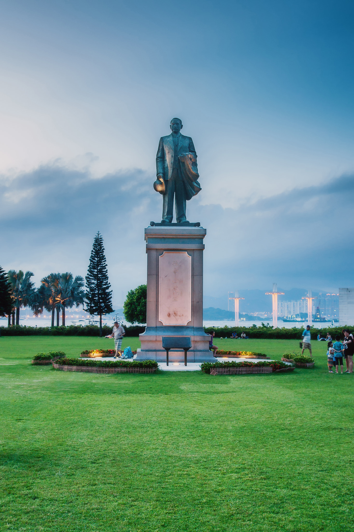Sony Alpha DSLR-A700 + Sigma 18-200mm F3.5-6.3 DC sample photo. Sun yat sen memorial park photography