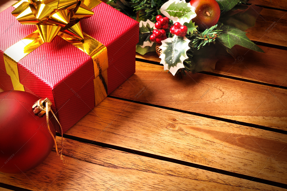 Nikon D300 sample photo. Christmas decoration on a table wooden slats top diagonal photography
