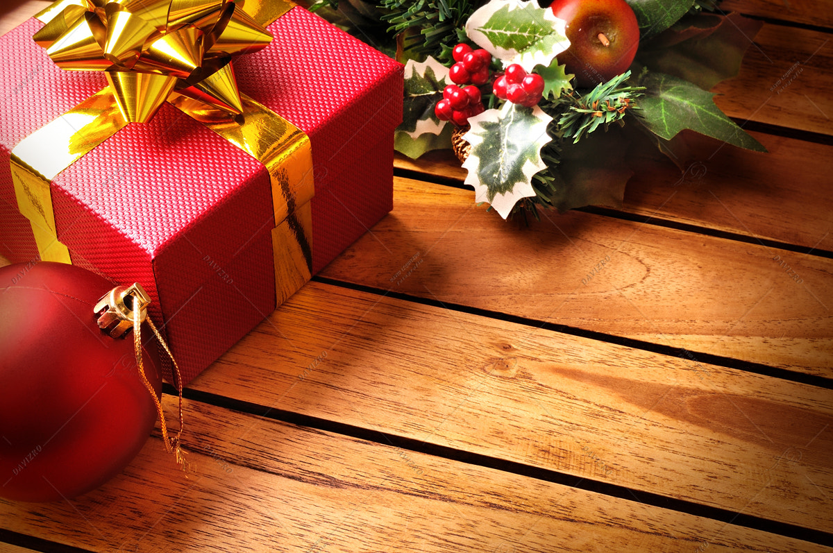 Tamron SP 24-70mm F2.8 Di VC USD sample photo. Christmas decoration on a table wooden slats top diagonal photography