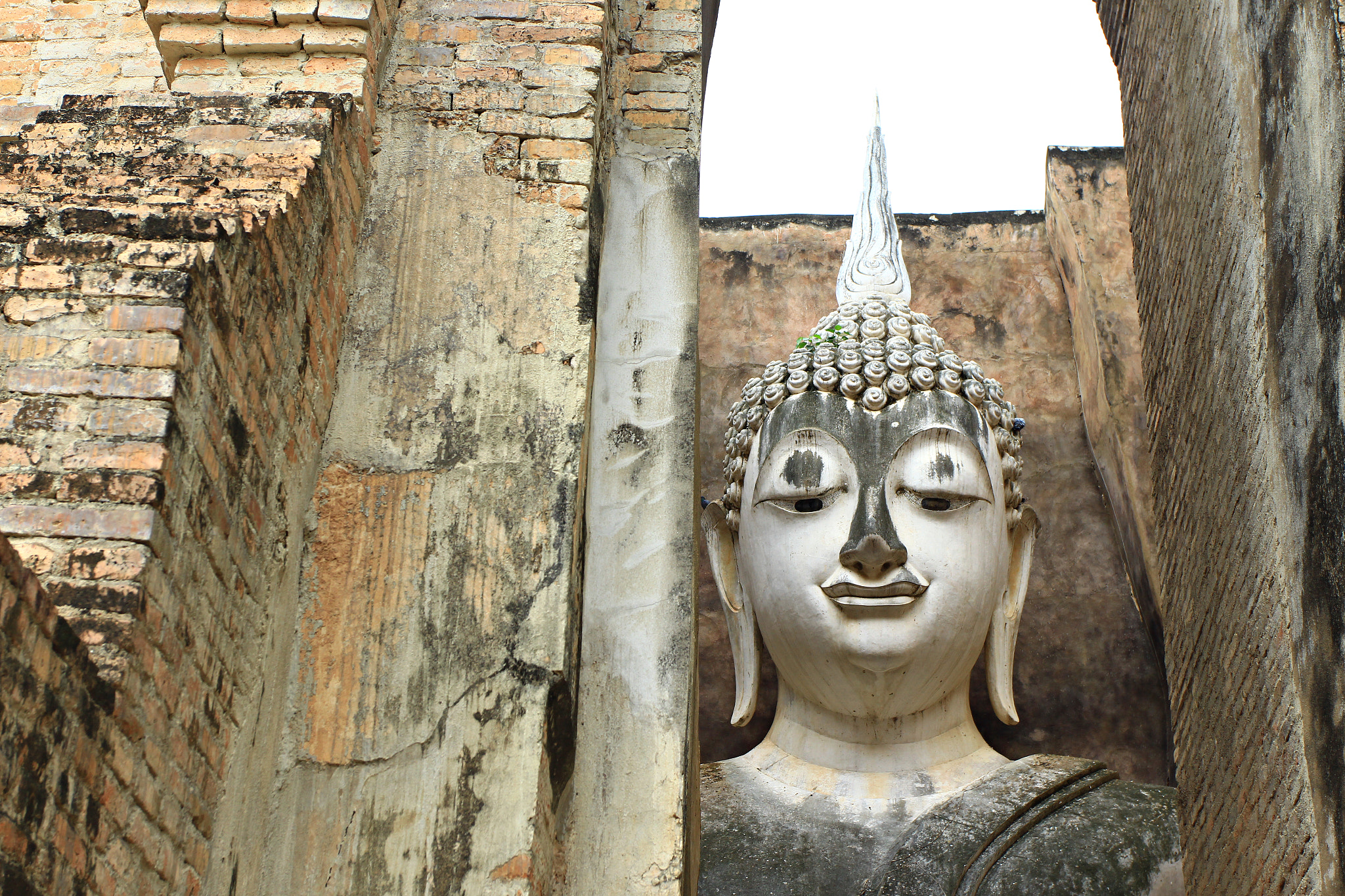 Canon EOS 700D (EOS Rebel T5i / EOS Kiss X7i) + Canon EF 17-40mm F4L USM sample photo. Wat srichum at sukothai historical park (world her photography