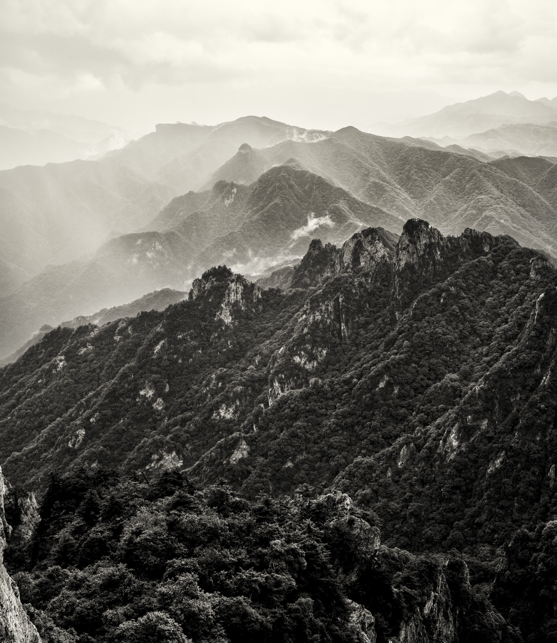 Nikon D800 + Nikon AF-S Nikkor 35mm F1.4G sample photo. Laojun mountains photography