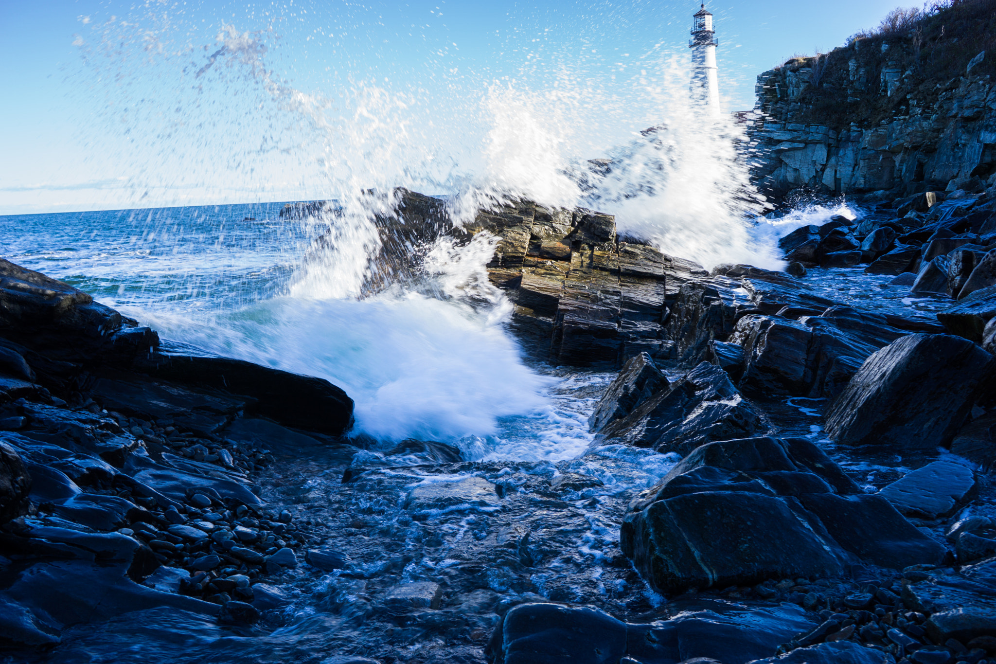 Sony E 20mm F2.8 sample photo. Crashing photography