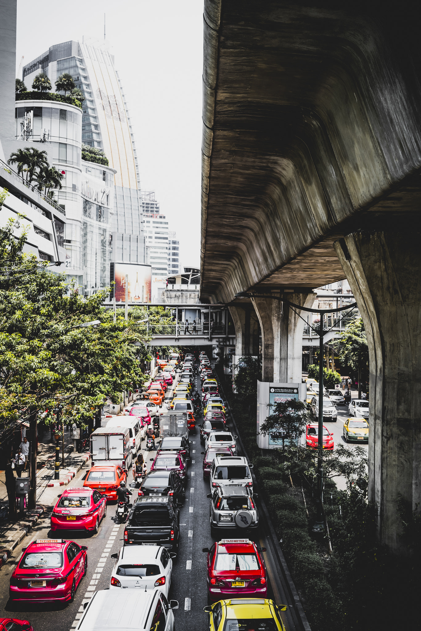 Nikon D5 + Sigma 50mm F1.4 DG HSM Art sample photo. Bangkok traffic photography