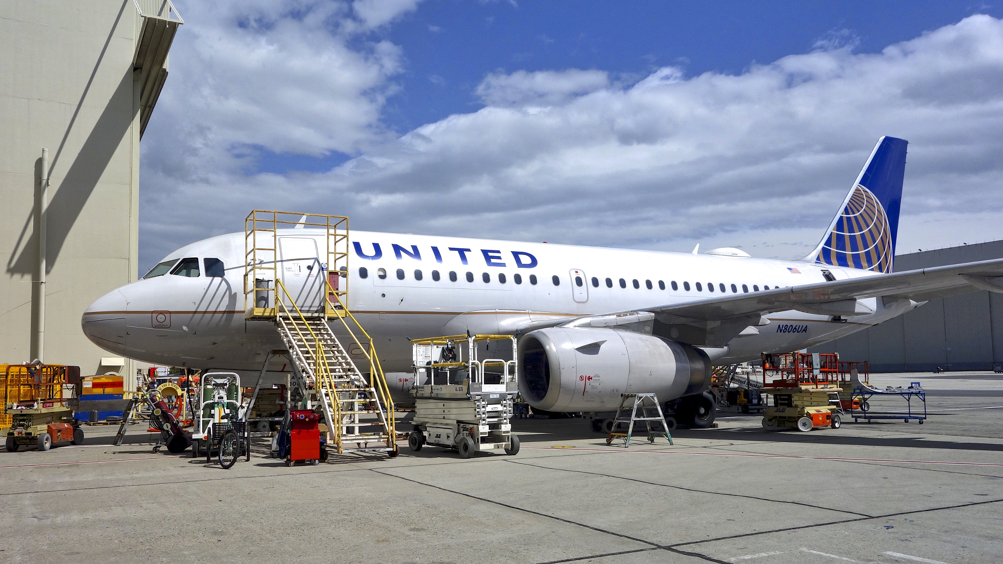 Sony Cyber-shot DSC-RX100 + Sony 28-100mm F1.8-4.9 sample photo. United airlines airbus 319 n806ua at sfo. 2017. photography