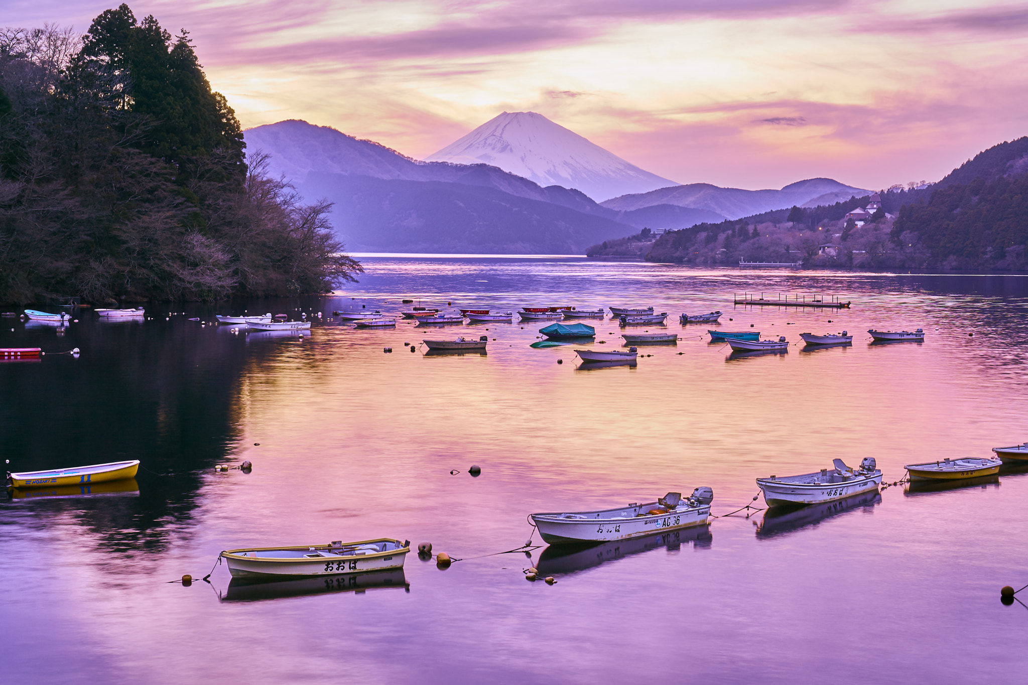 Sony a5100 sample photo. Lake ashi and mount fuji photography